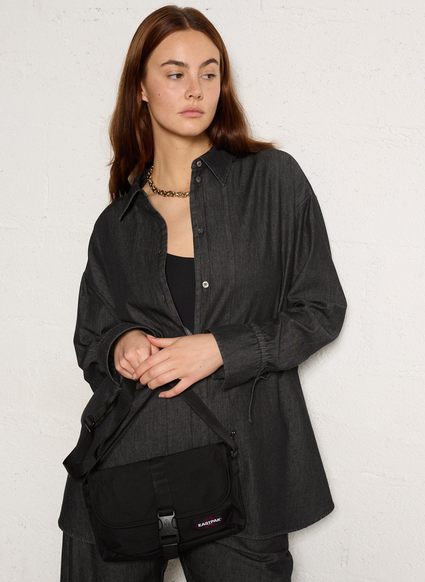 Sac bandoulière à rabat avec boucle EASTPAK Noir