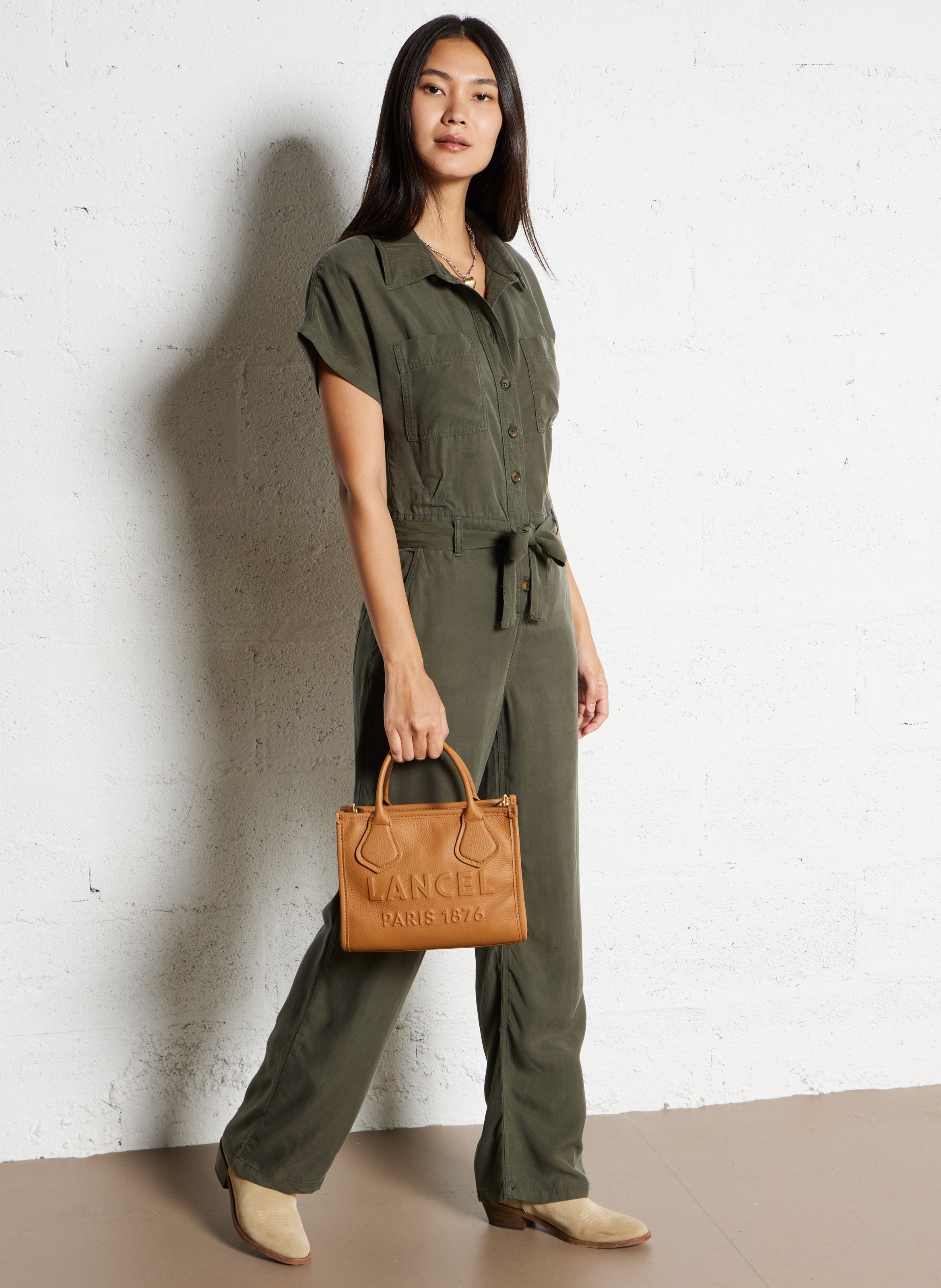 Sac porté main à logo débossé en cuir grainé LANCEL Beige