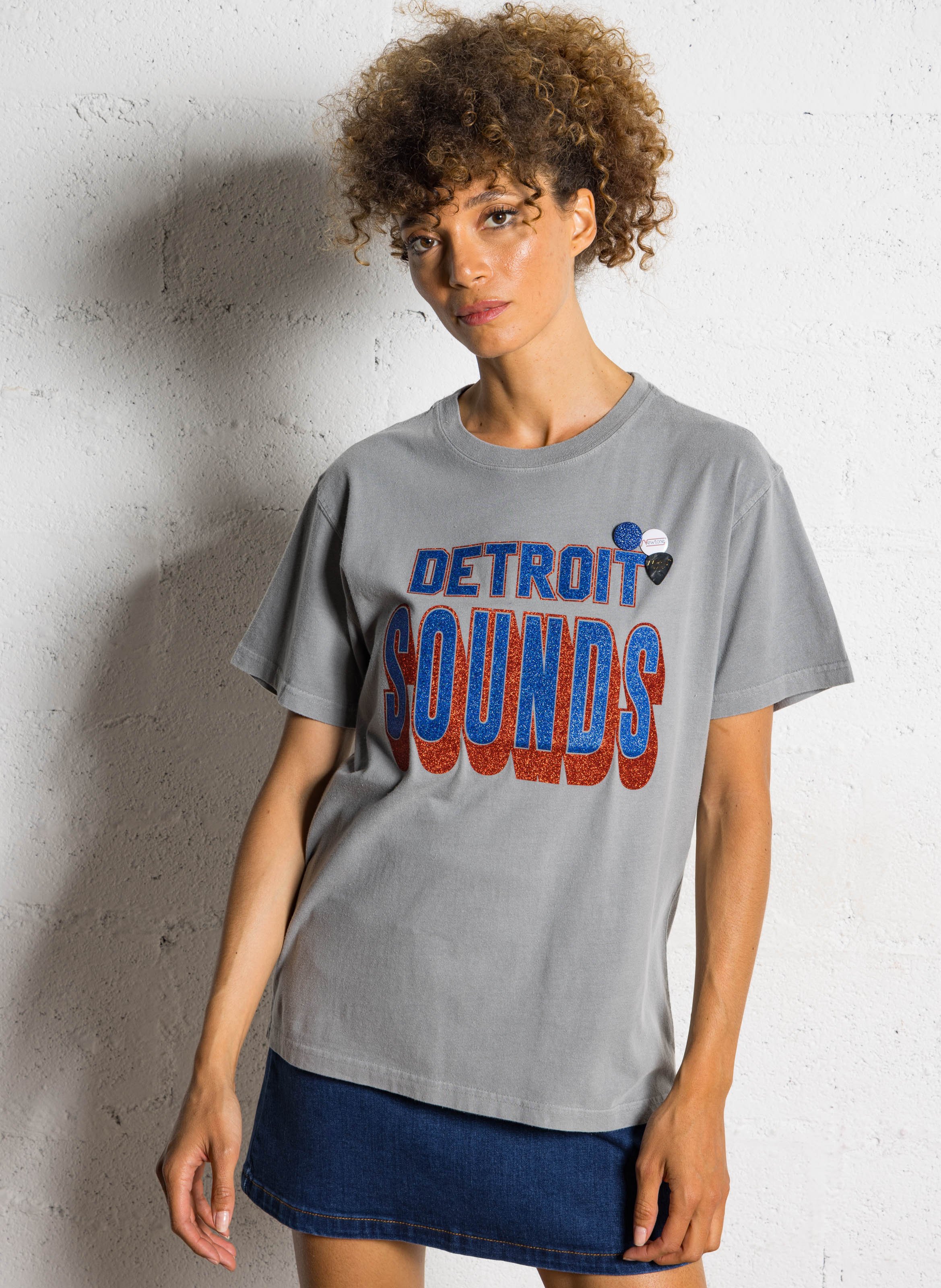 Straight round neck T-shirt with sequin screen print in cotton NEWTONE