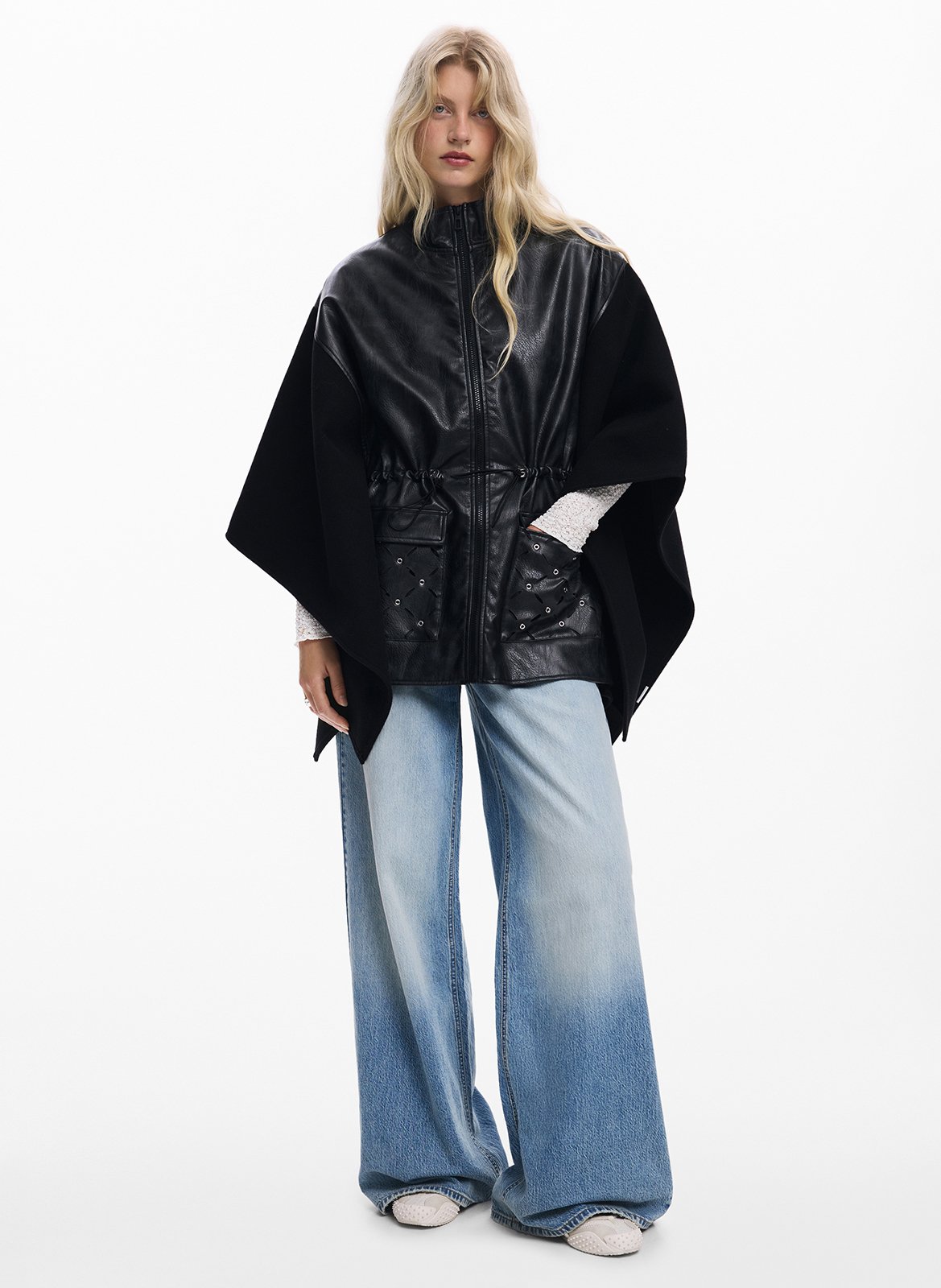 Poncho effet cuir col montant à zip  DESIGUAL Noir