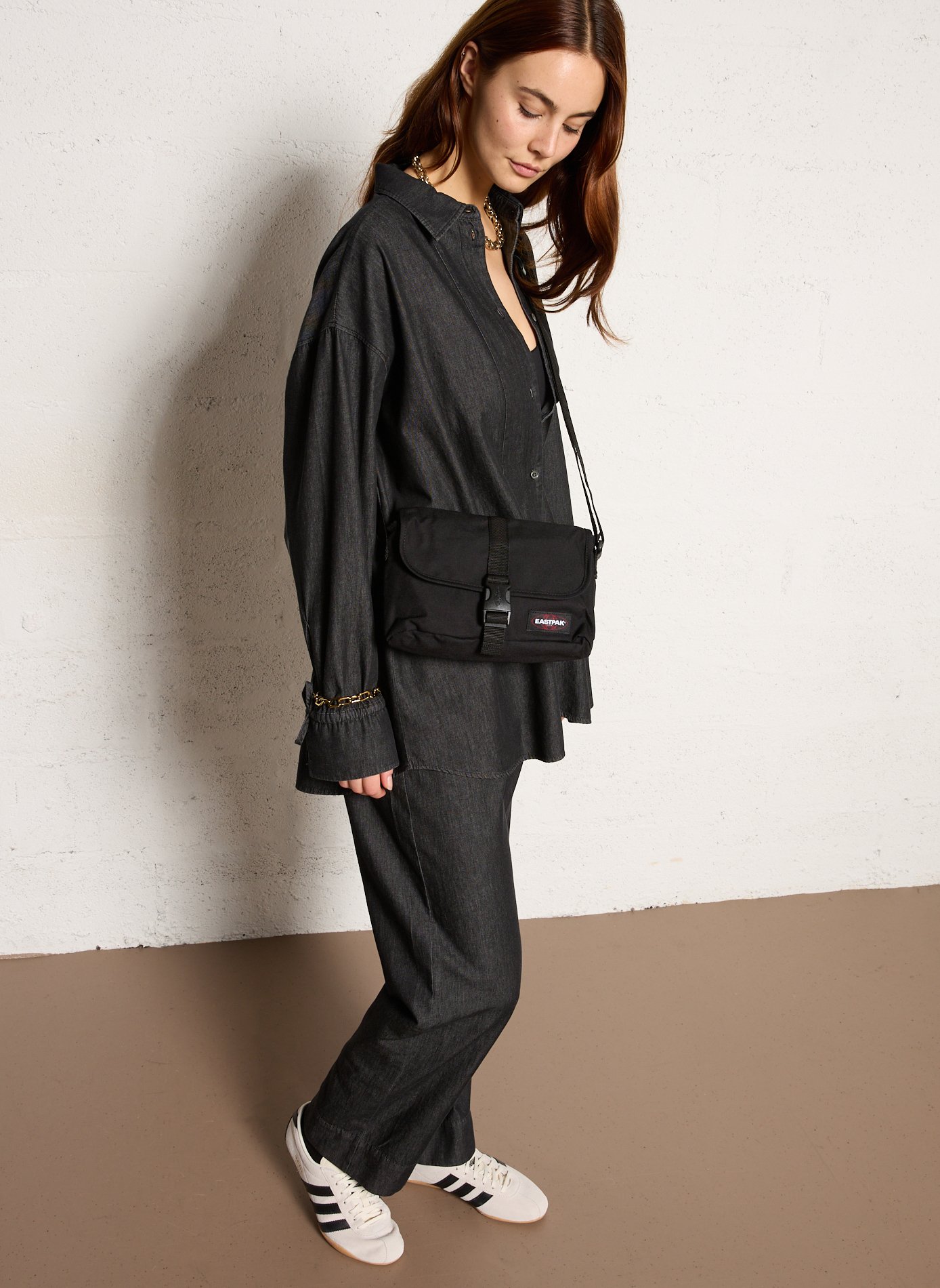 Sac bandoulière à rabat avec boucle EASTPAK Noir