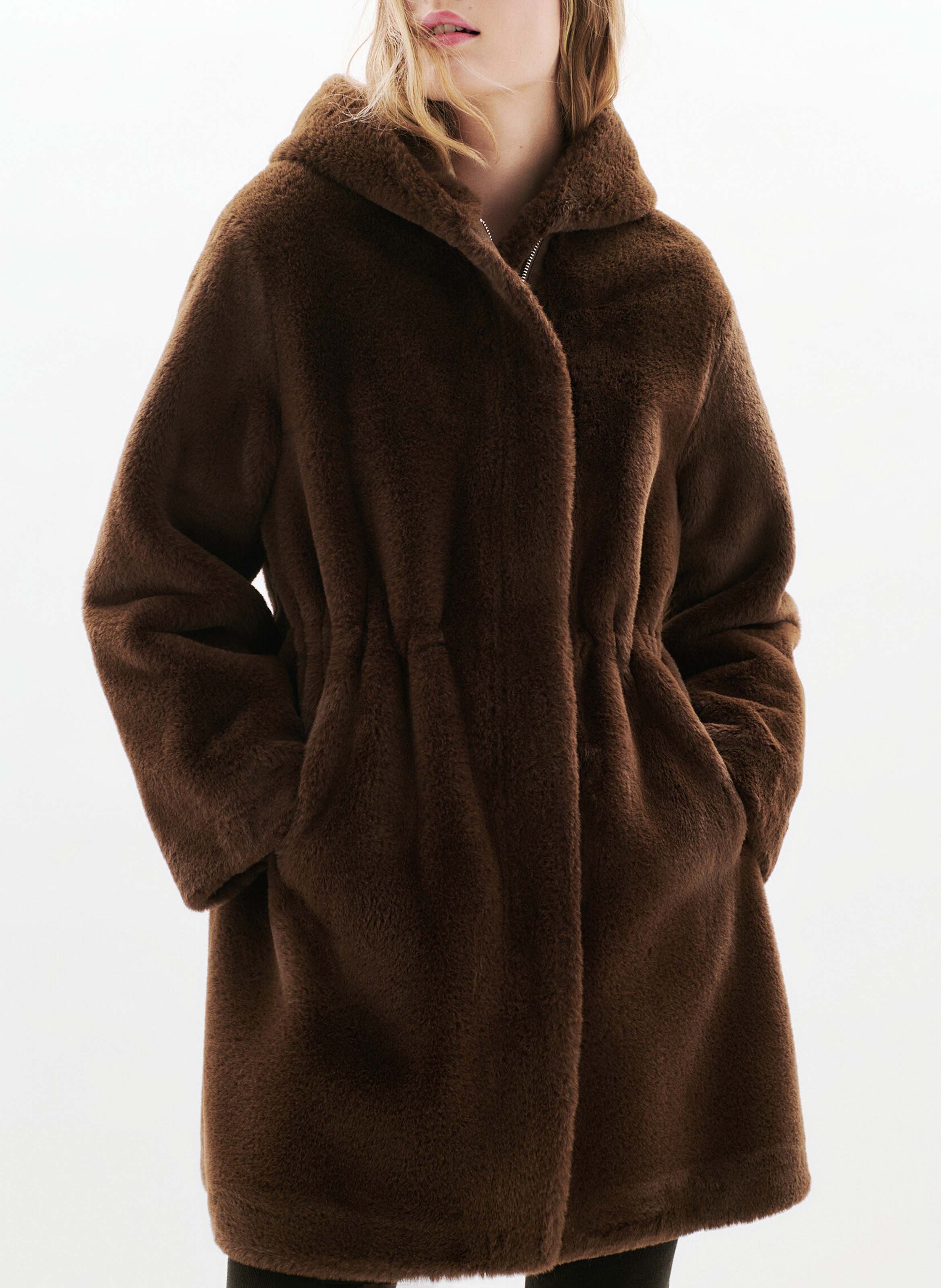 Manteau cintré effet fourrure à capuche CAROLL Marron