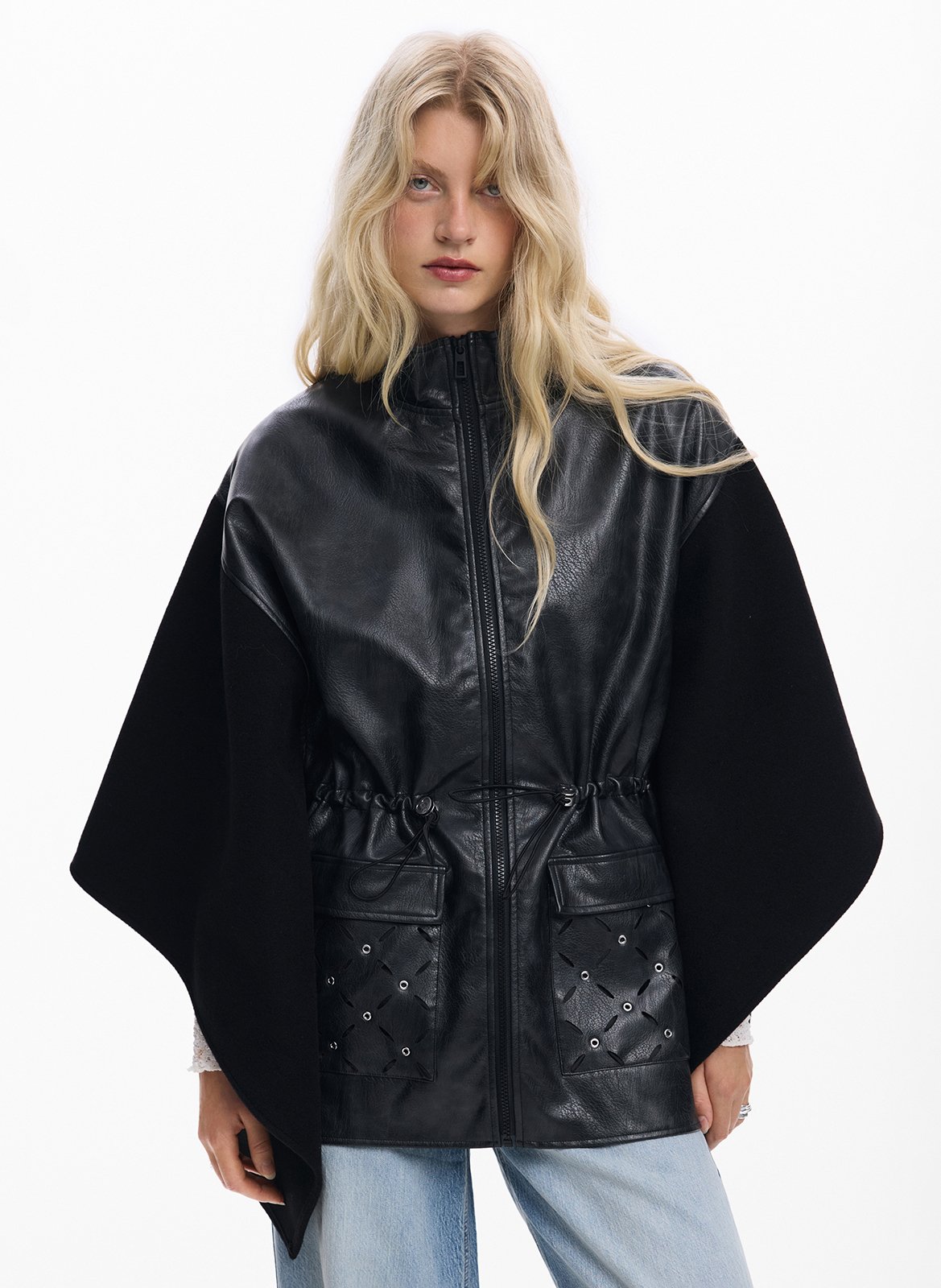 Poncho effet cuir col montant à zip  DESIGUAL Noir