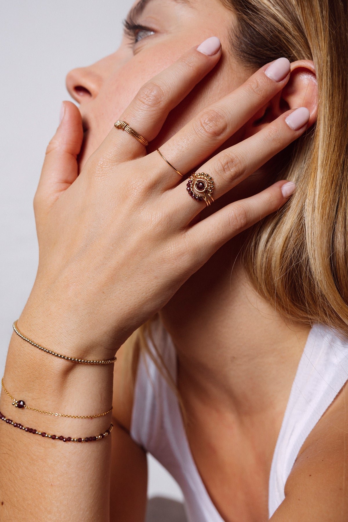 Frida Ring - Garnet YAY Golden