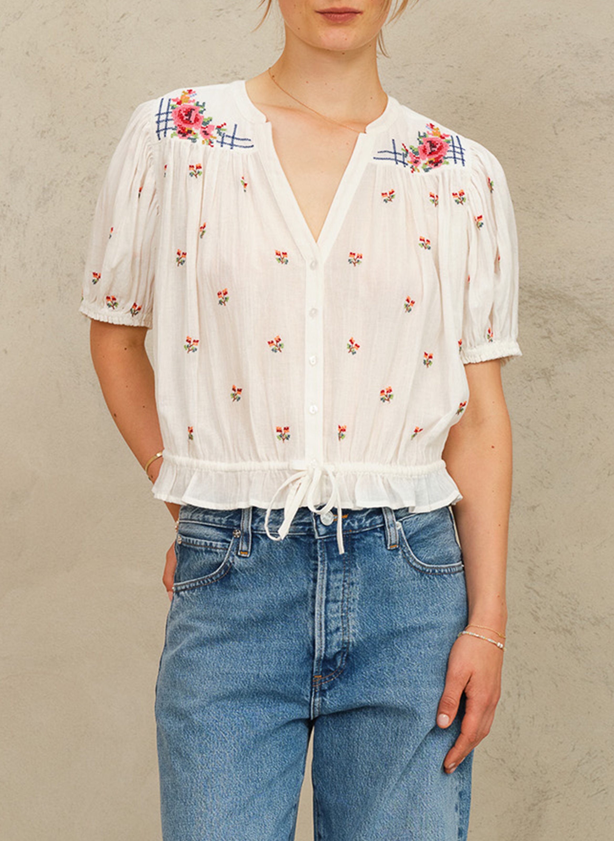 Top de algodón bordado recto con cuello de pico M.A.B.E Blanco