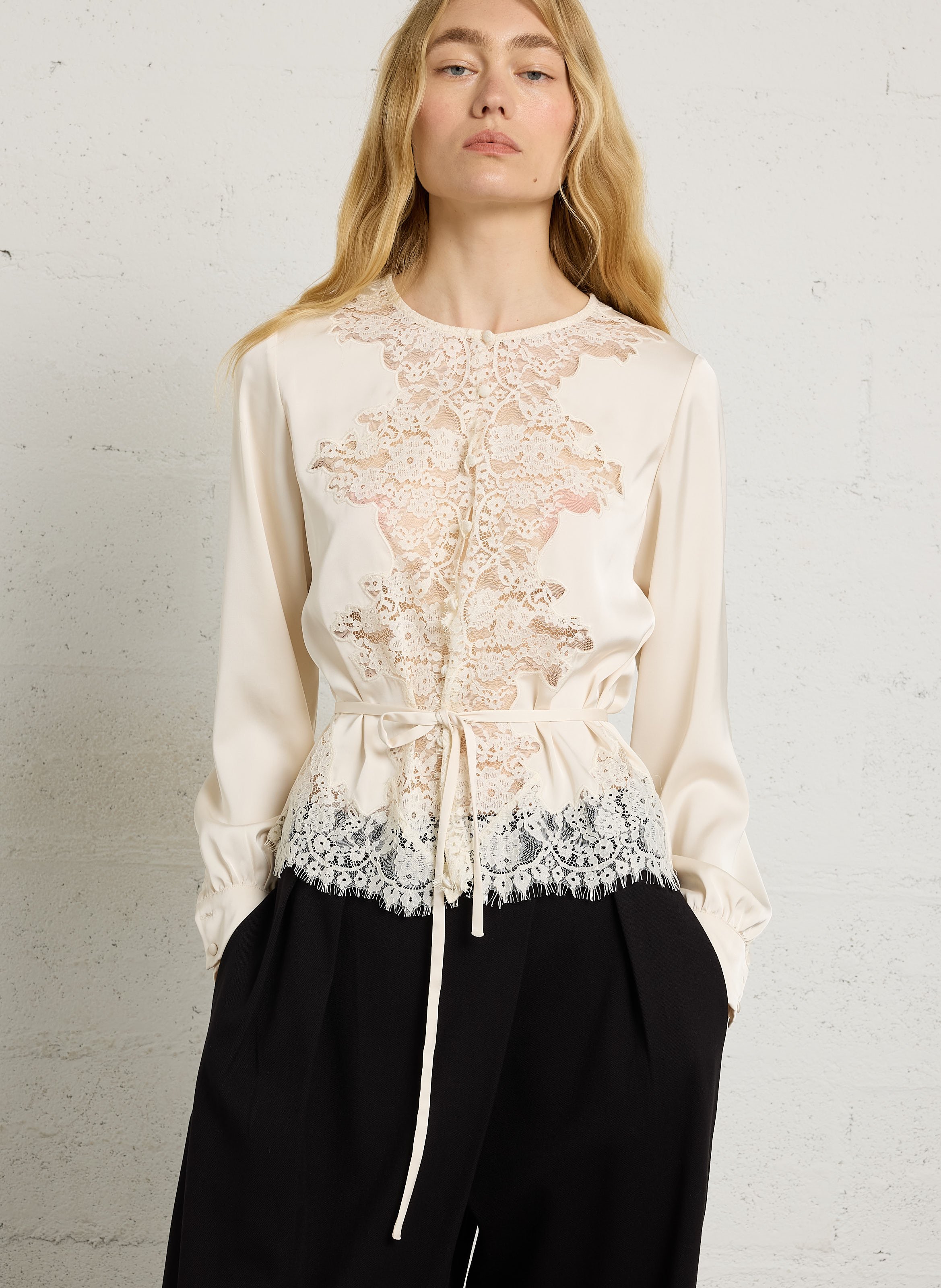 Durchgeknöpftes Spitzenbluse. PETITE MENDIGOTE Beige