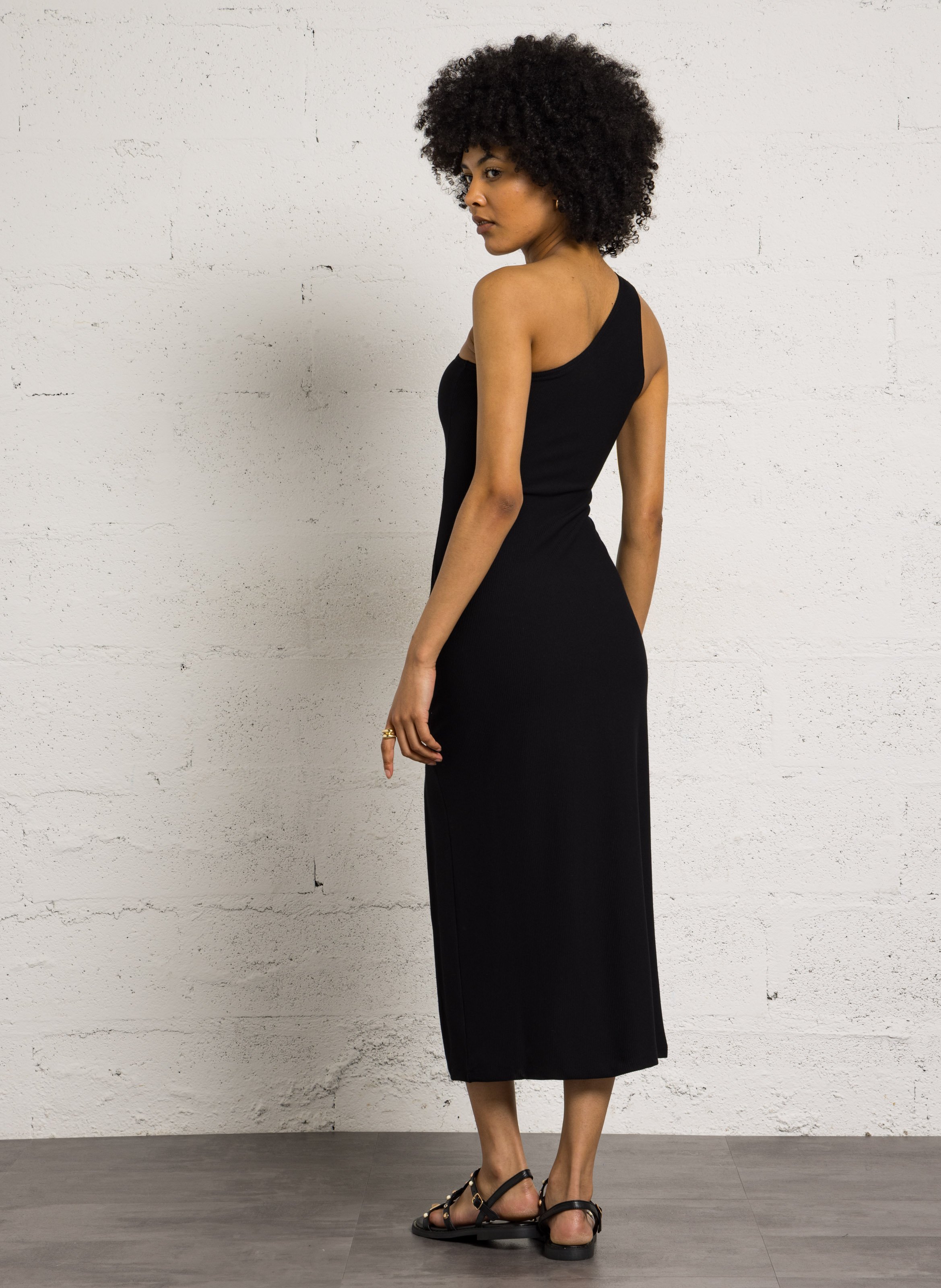 Robe ajustée à manche asymétrique FLAIR Noir