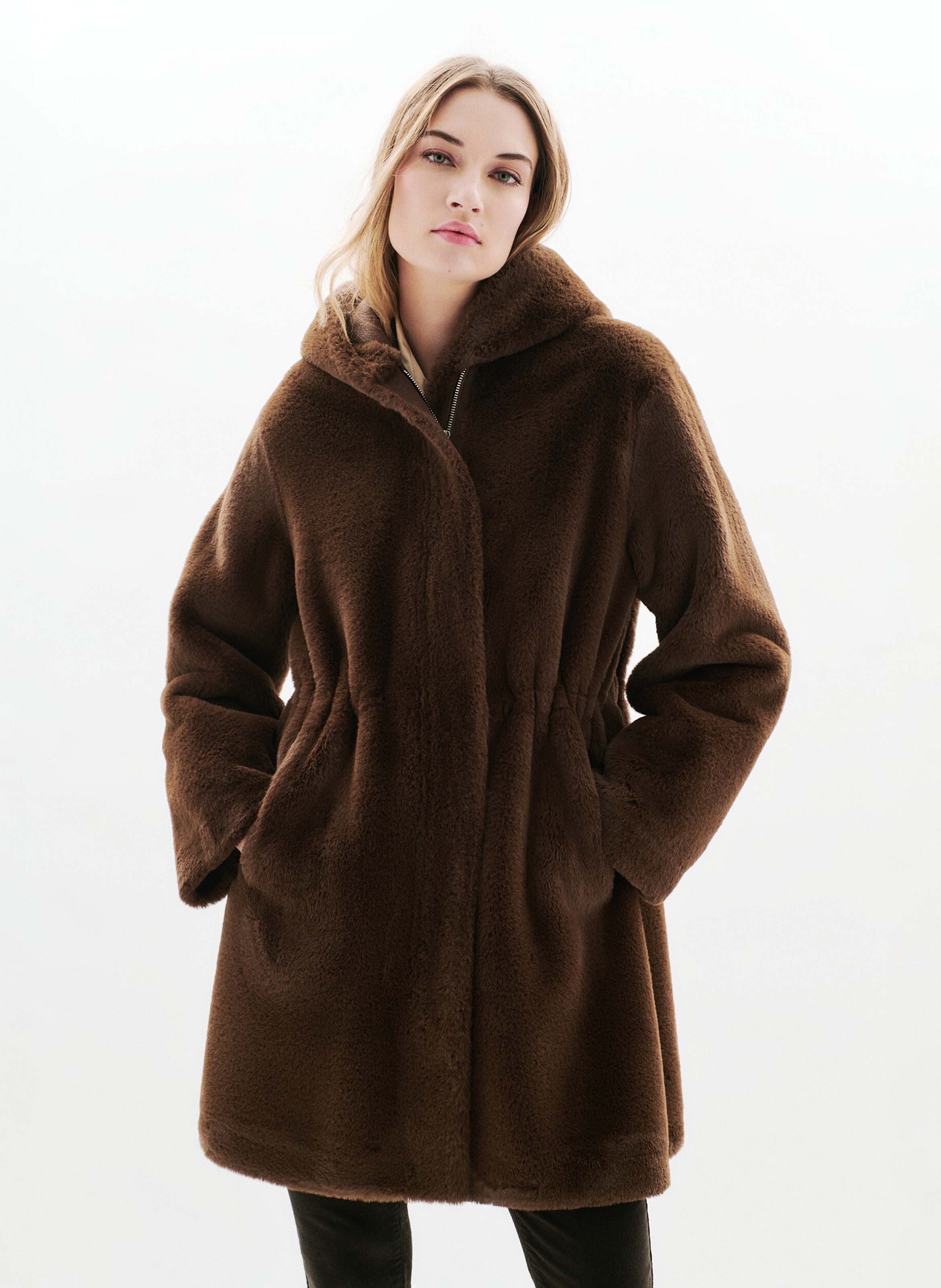Manteau cintré effet fourrure à capuche CAROLL Marron