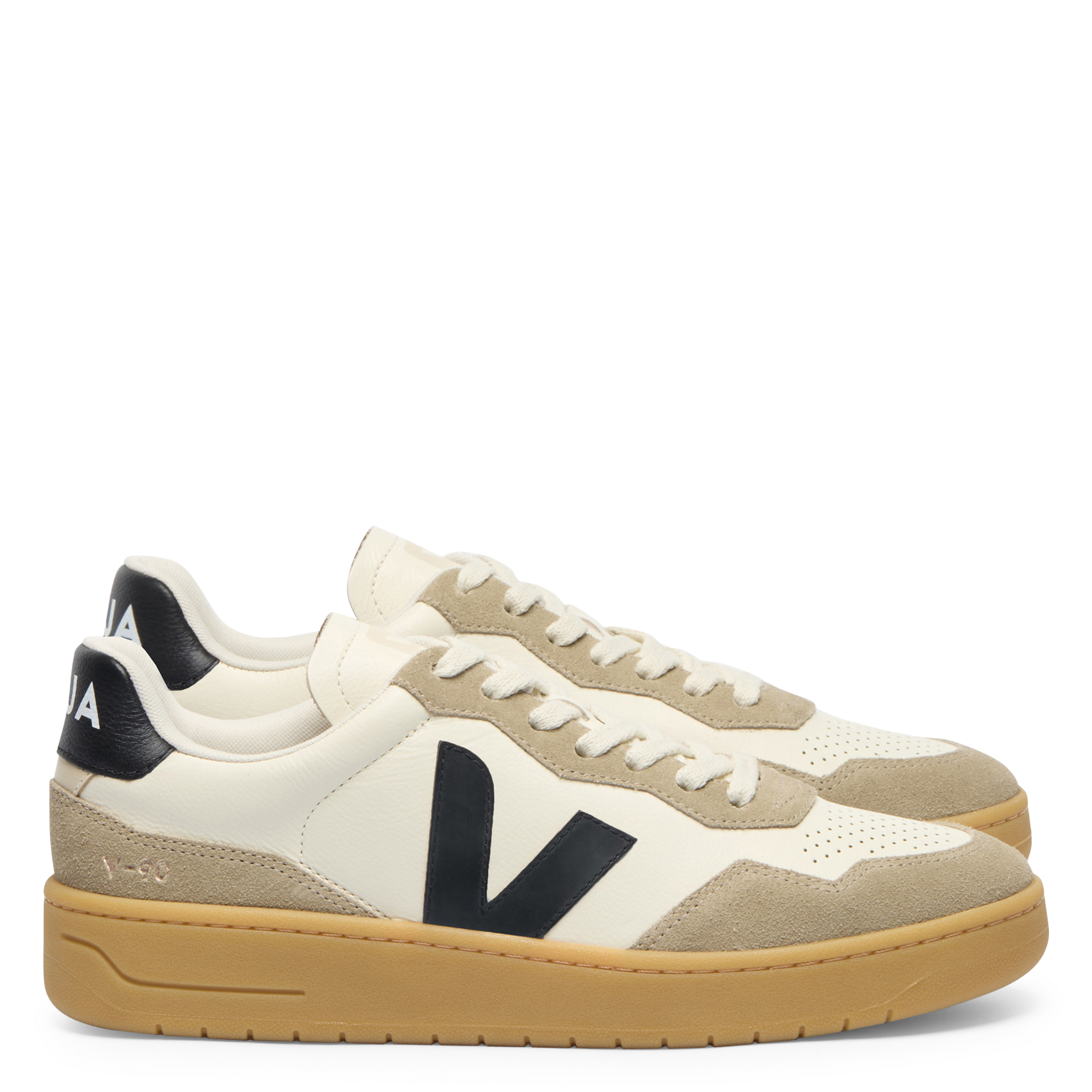 Baskets basses en cuir VEJA Noir