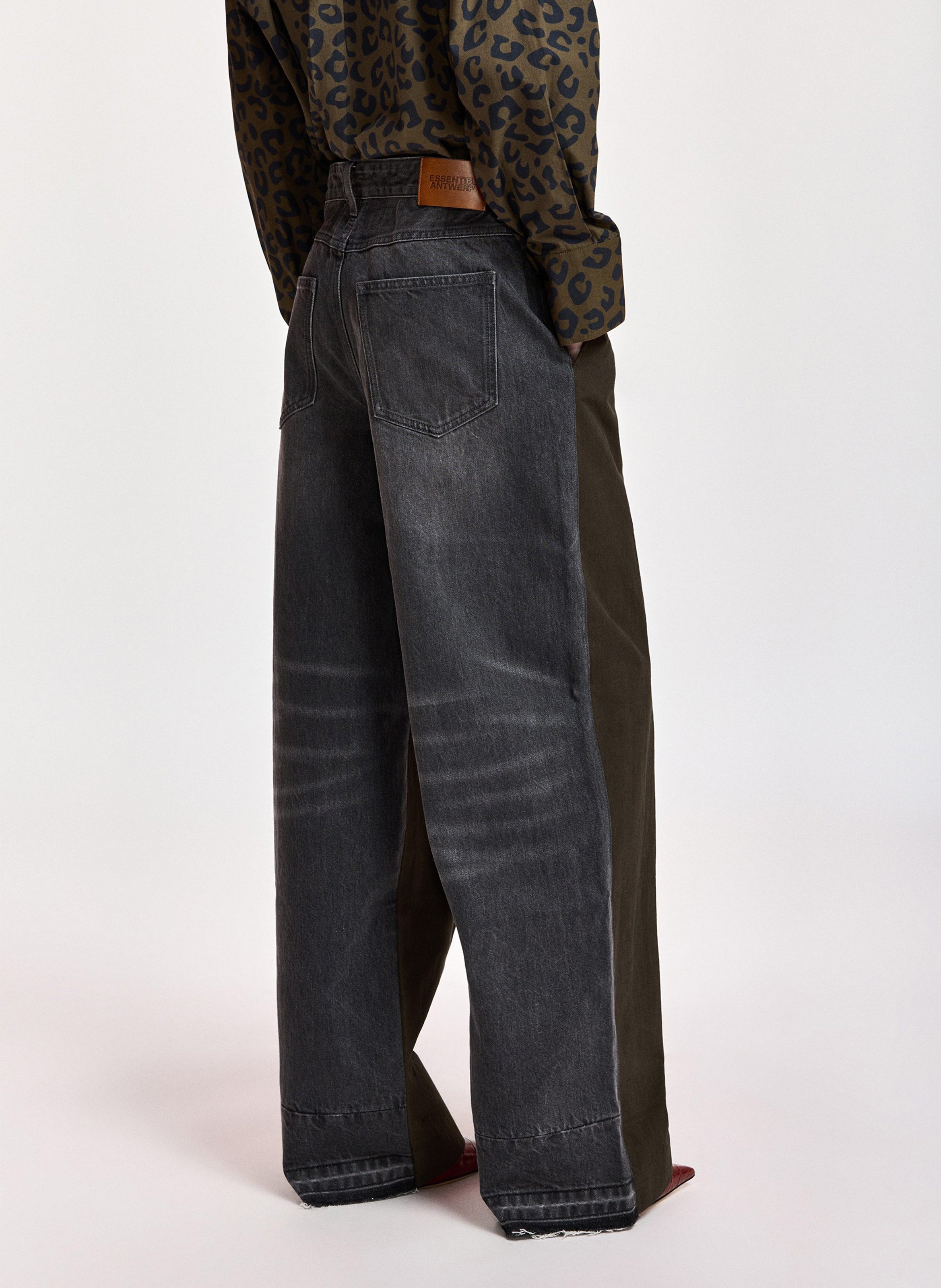 Weites Hose aus Baumwollmischung in Bimaterial ESSENTIEL ANTWERP Grun