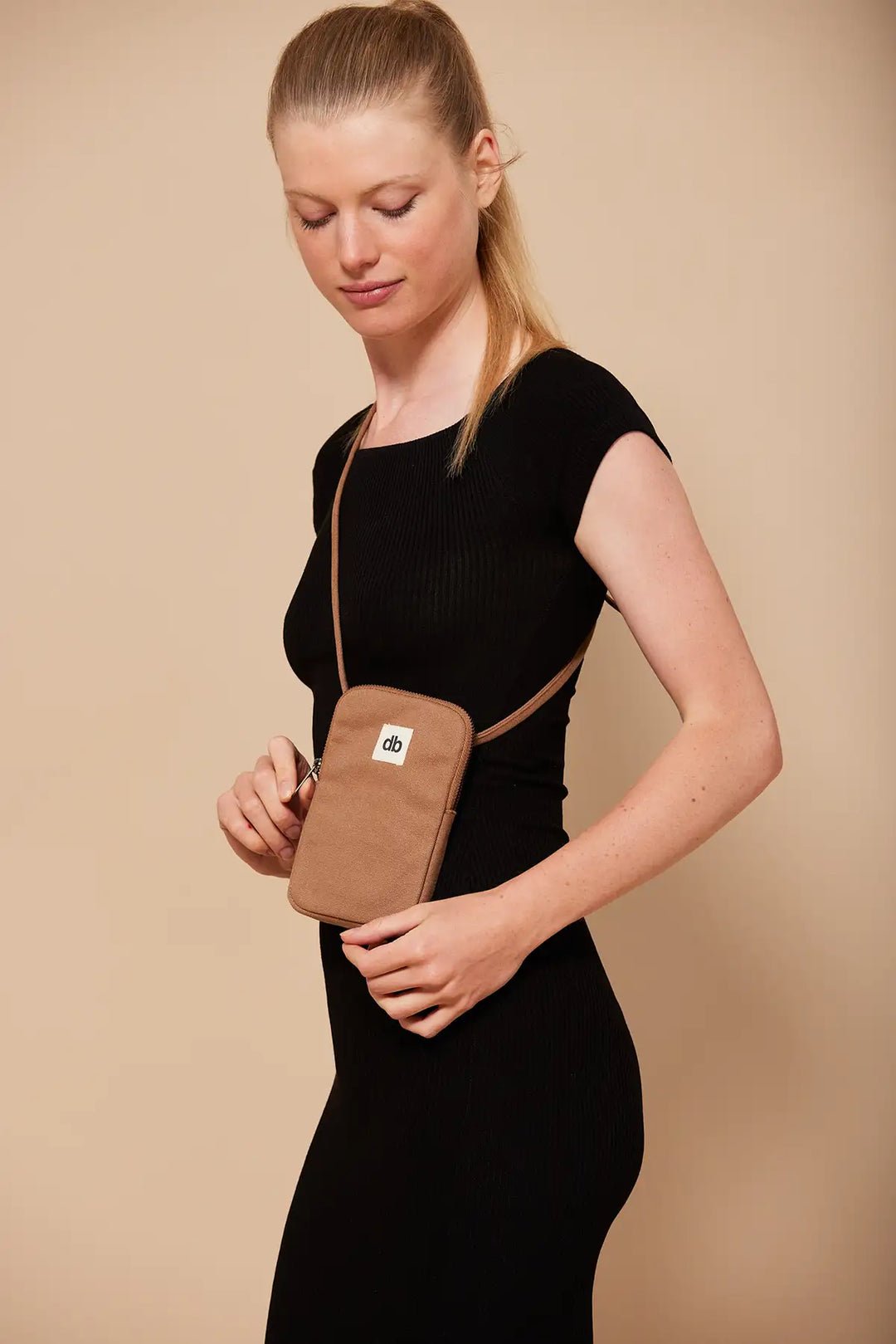 Cotton phone pouch Brown