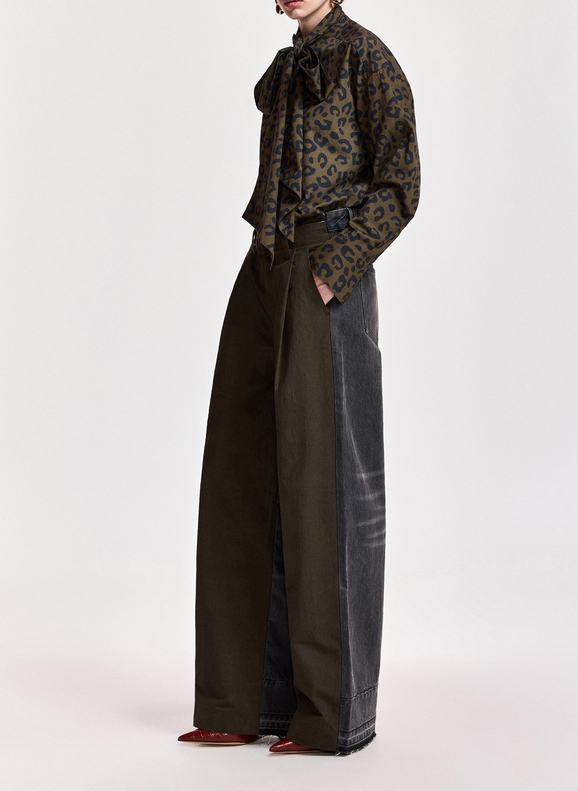 Weites Hose aus Baumwollmischung in Bimaterial ESSENTIEL ANTWERP Grun