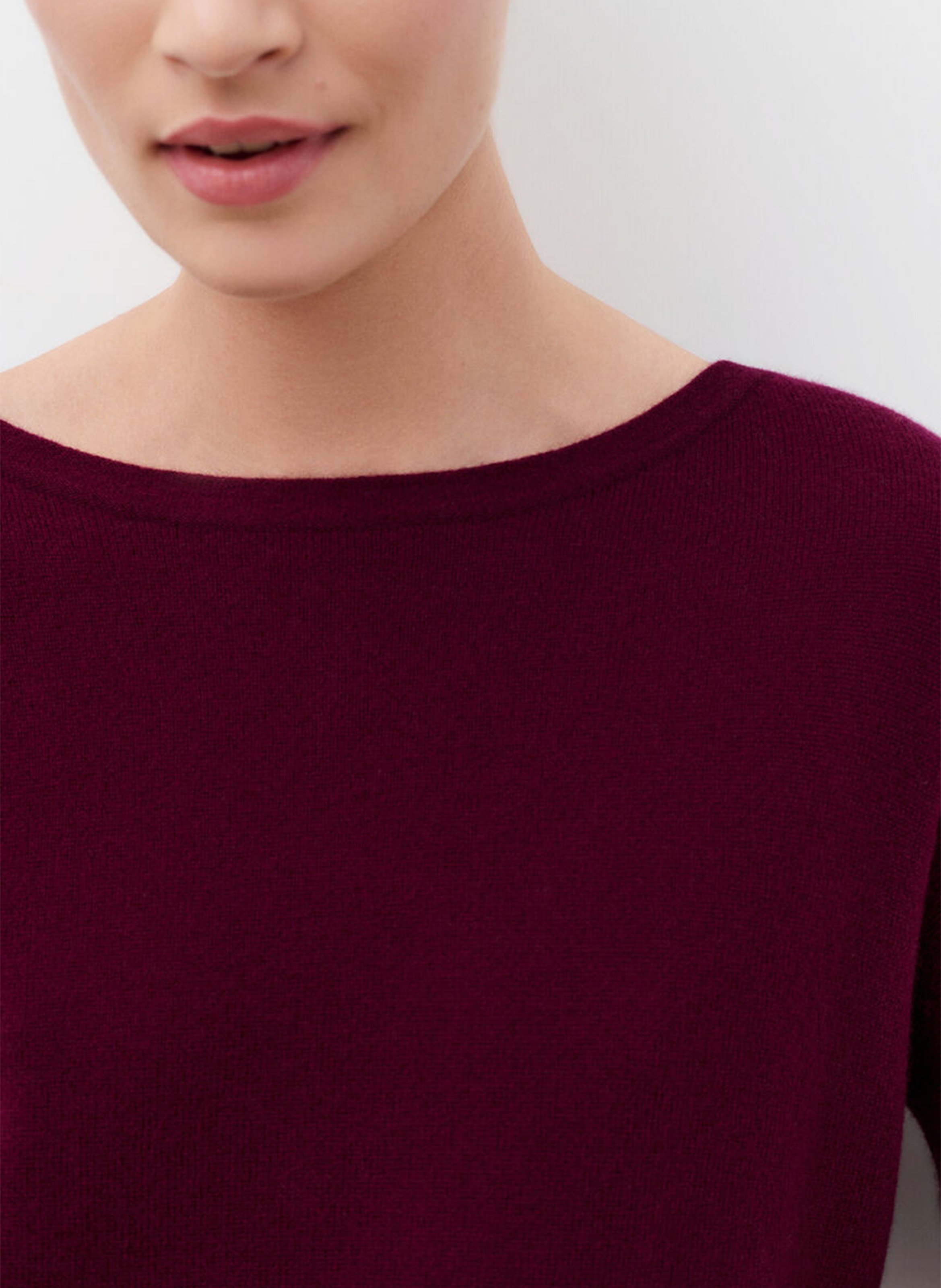 Pull col rond large uni en cachemire CAROLL Rood