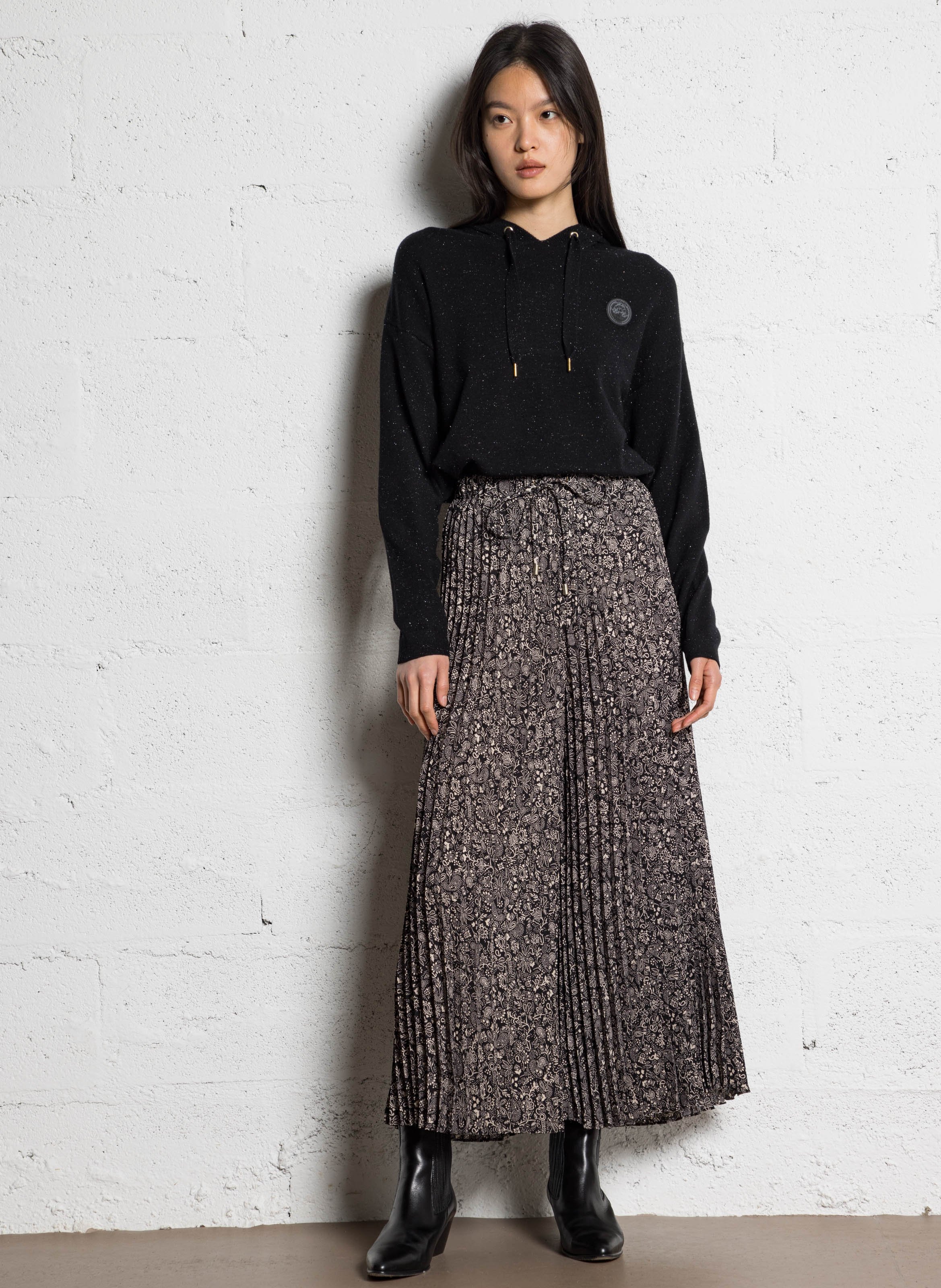 Pleated wide-leg pants with patterns I CODE Black