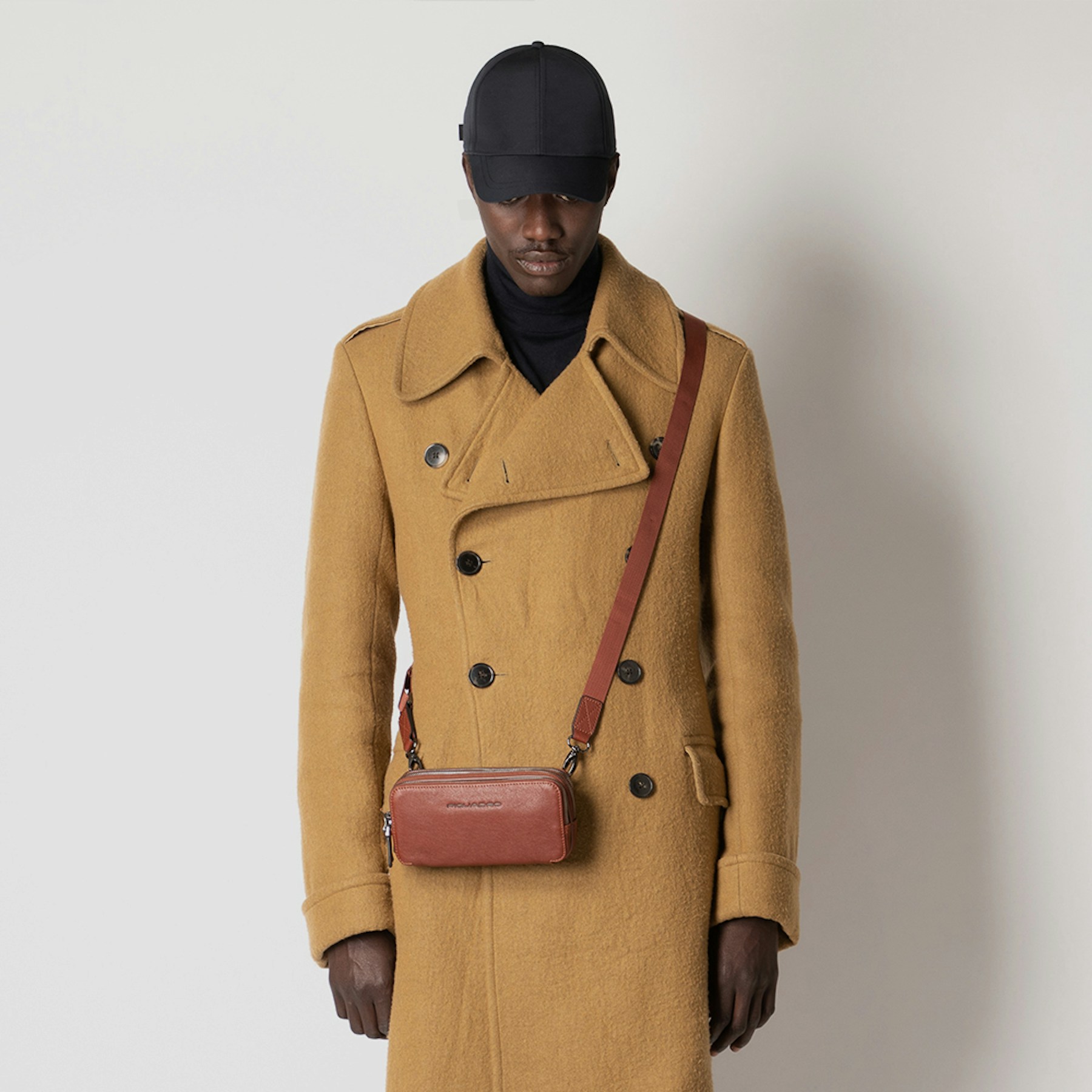 Leather case PIQUADRO Brown