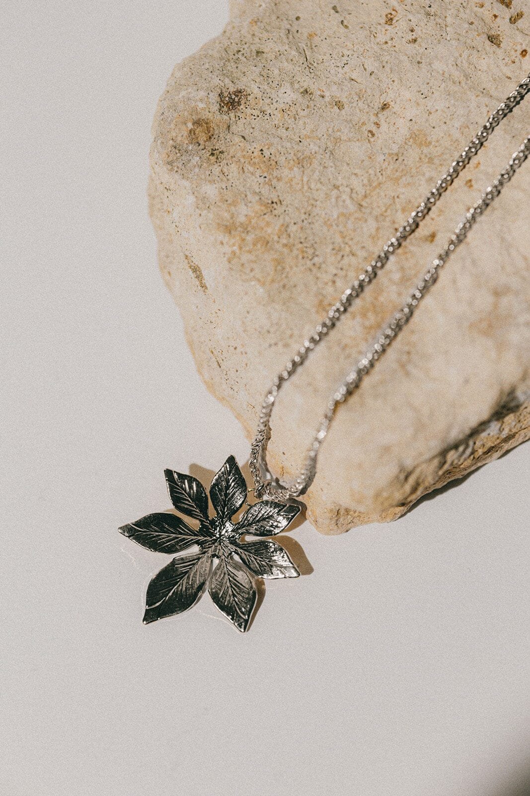 Silver plated flower necklace MONSIEUR SIMONE Silver