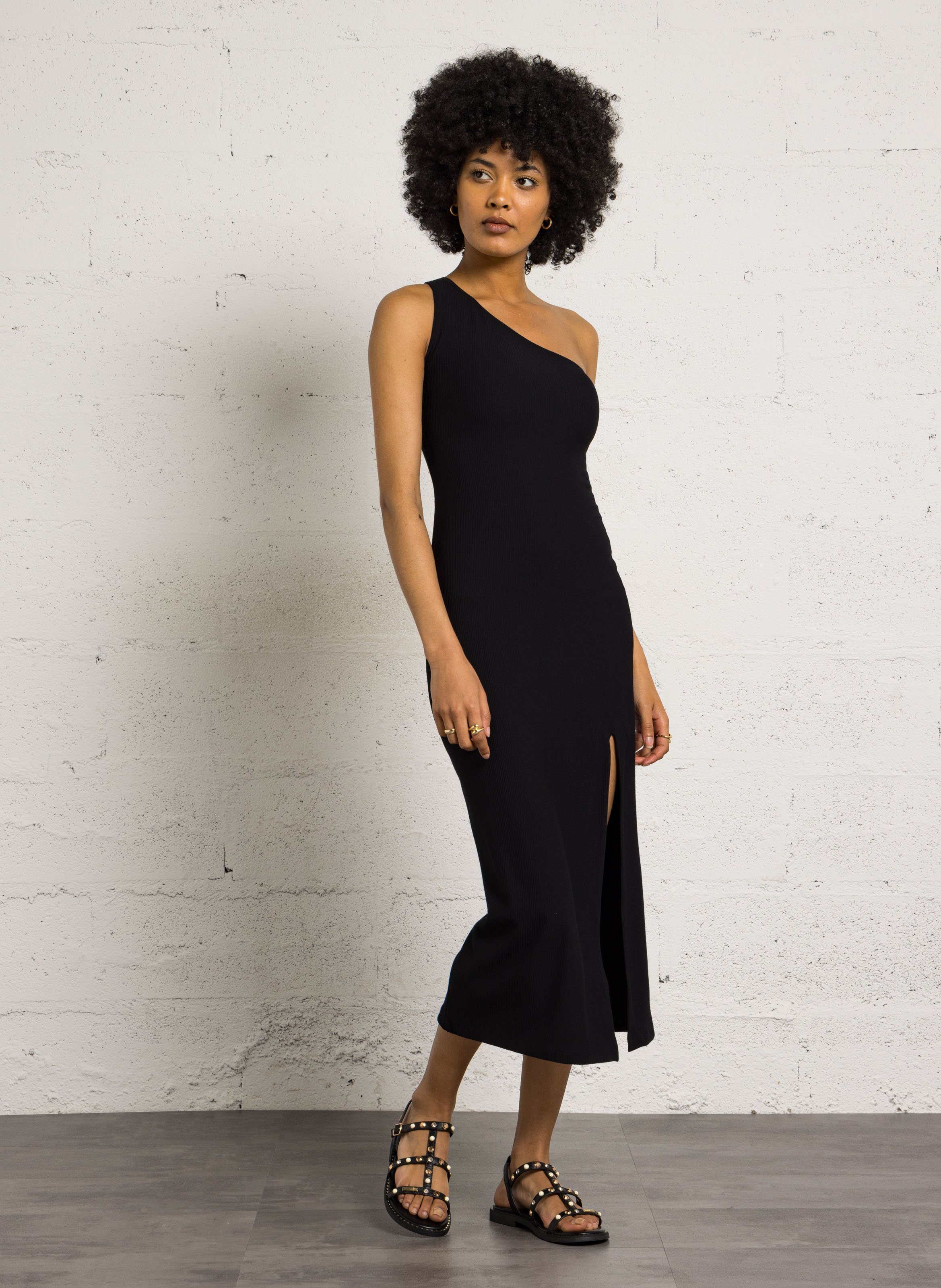 Robe ajustée à manche asymétrique FLAIR Noir