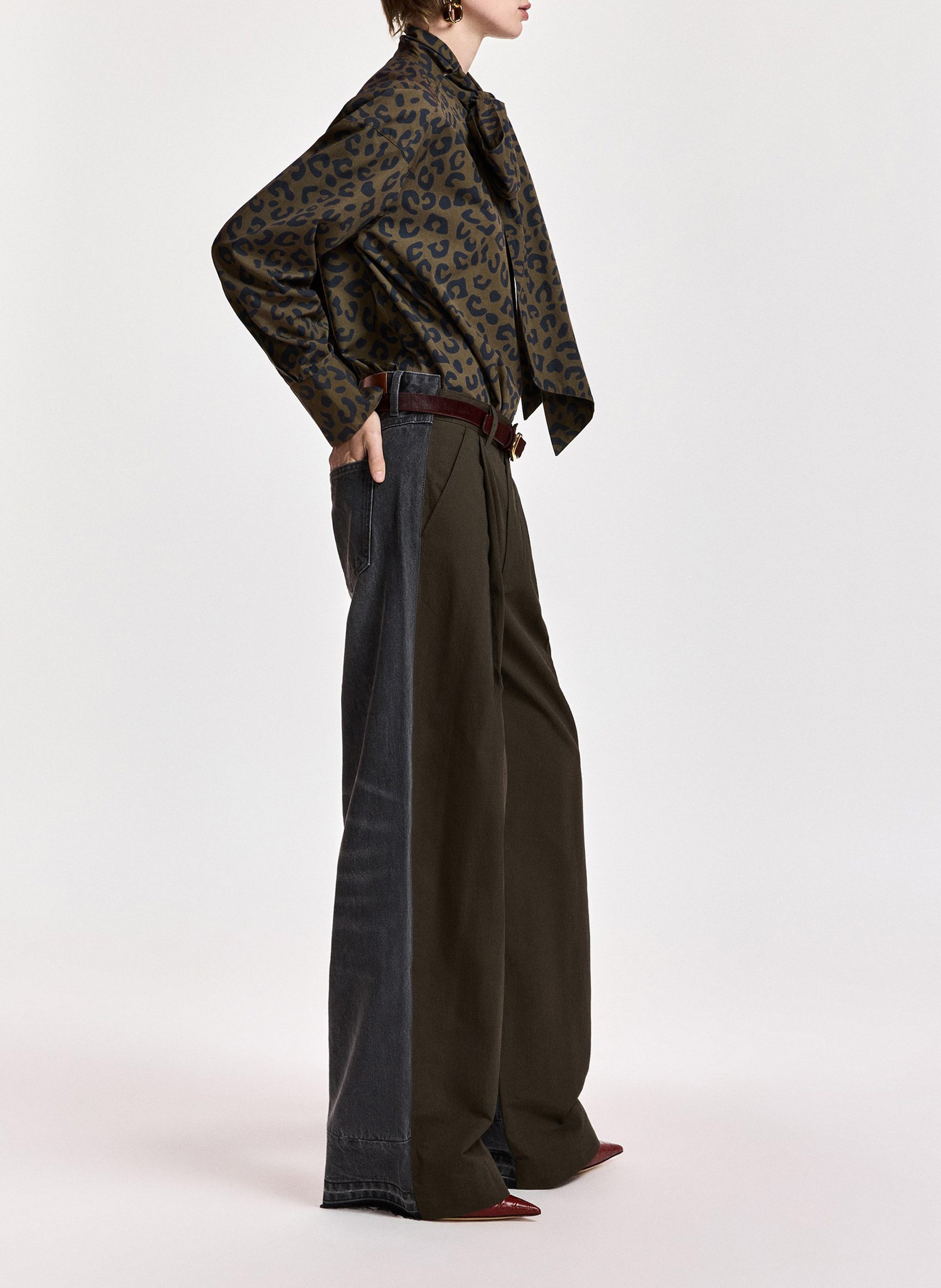 Weites Hose aus Baumwollmischung in Bimaterial ESSENTIEL ANTWERP Grun