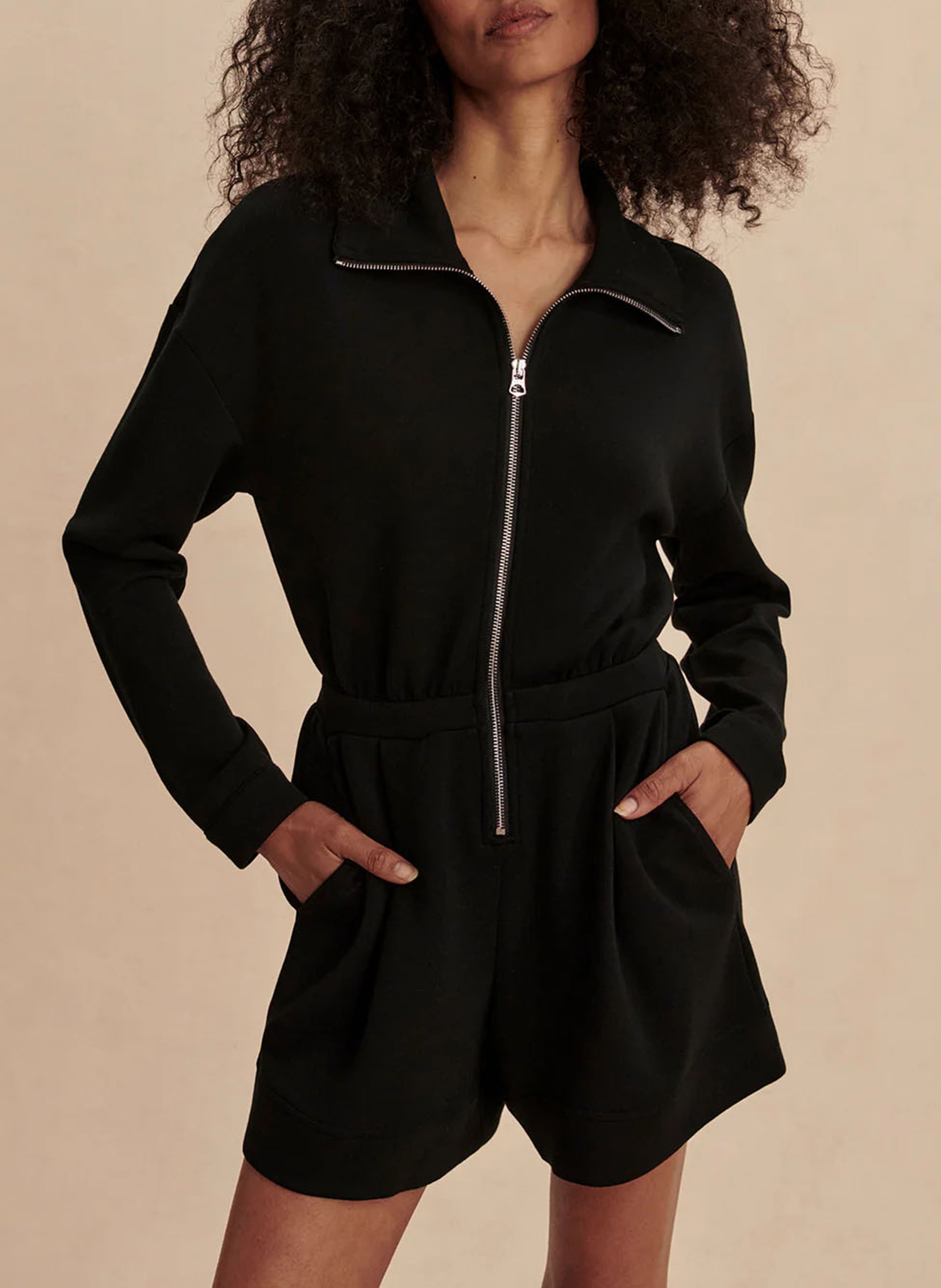 Gerader Playsuit mit Stehkragen VARLEY Schwarz