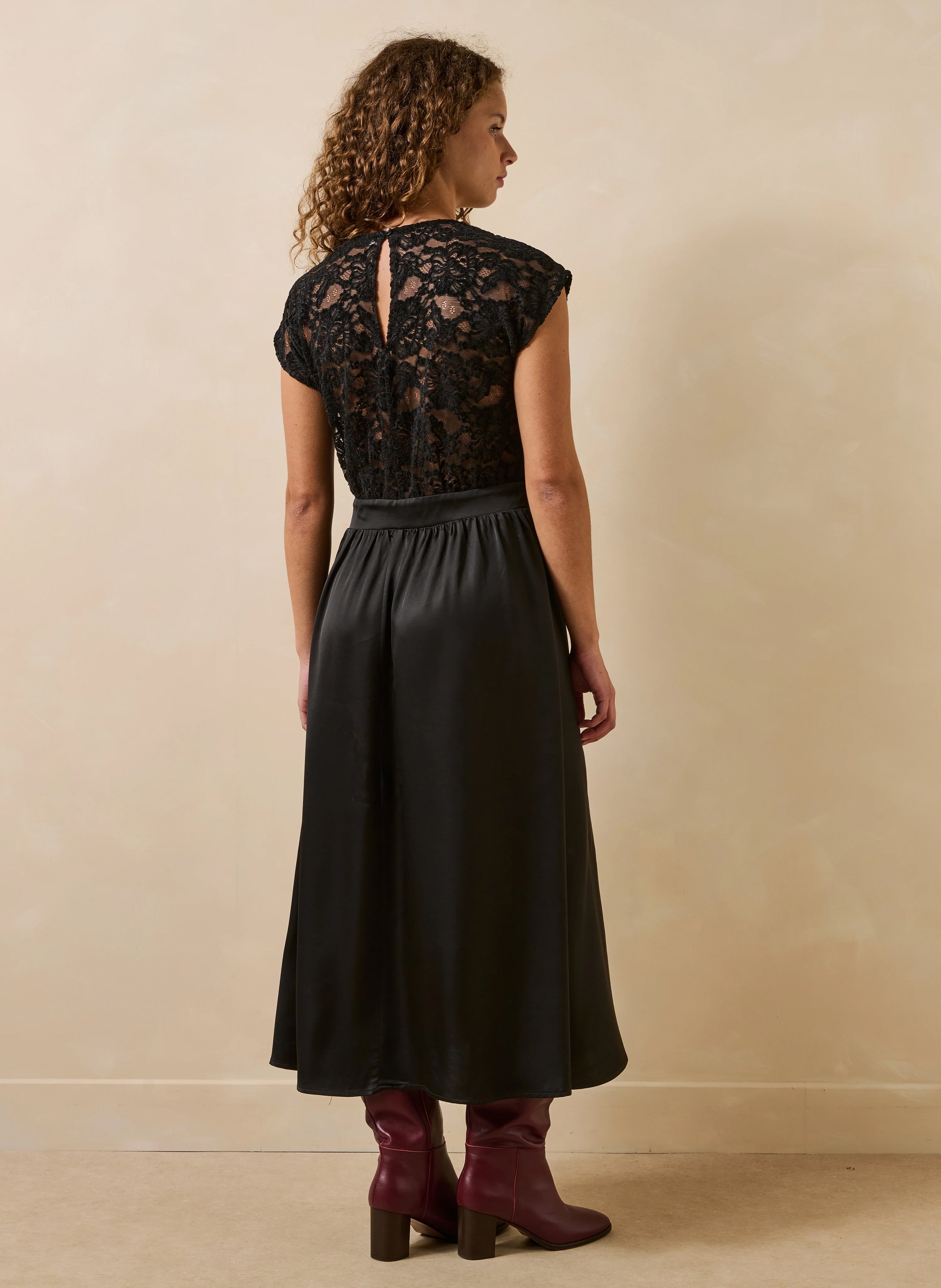 Long round-neck dress with lace and satin detailing LA FEE MARABOUTEE Black