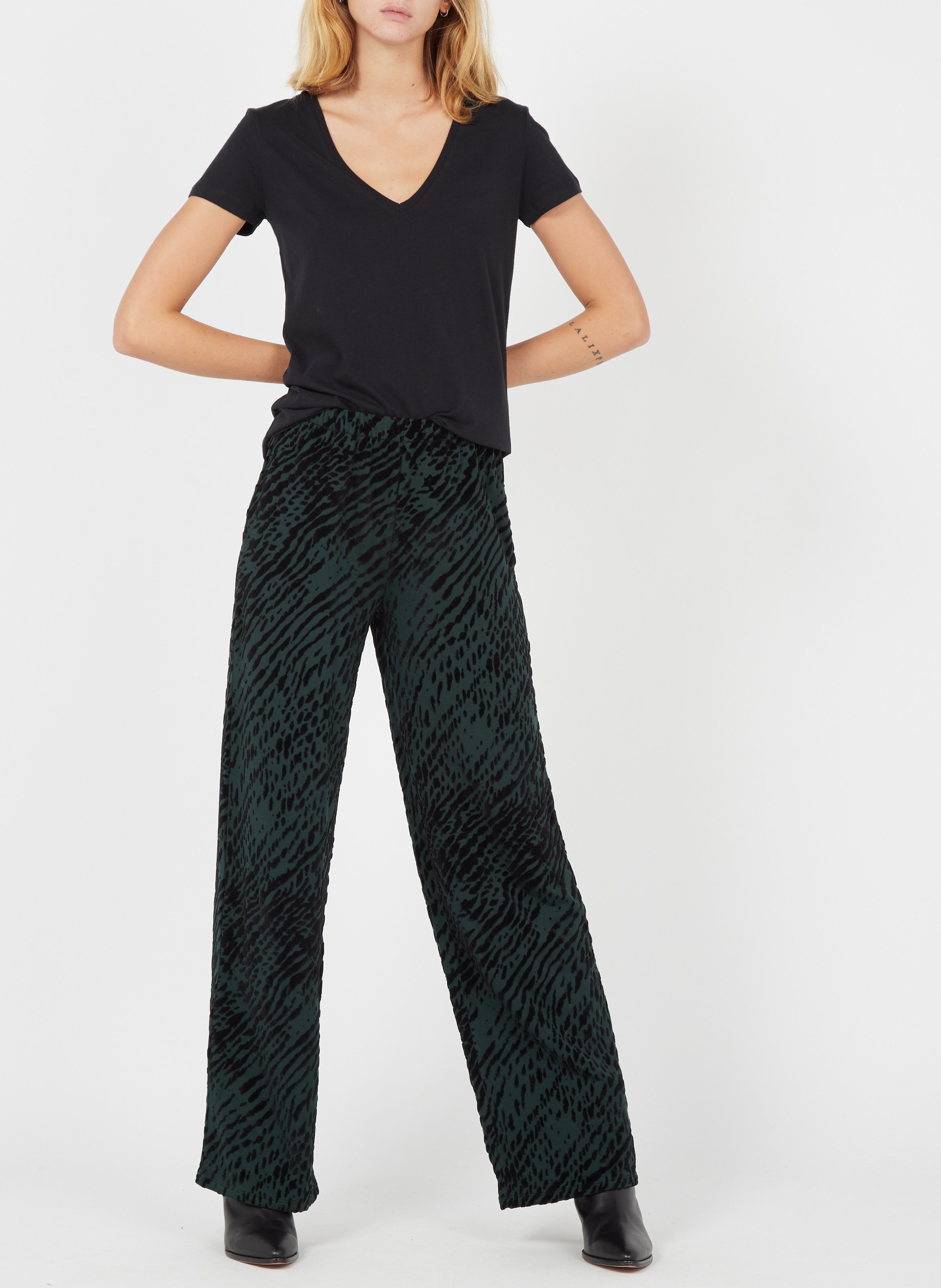 Tee-shirt col V en coton MAJESTIC FILATURES Noir