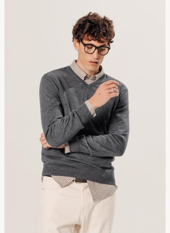 Pull col v en laine mérinos Gris Rodier - Homme | Place des Tendances Pull col v en laine mérinos Gris Rodier - Homme | Place des Tendances