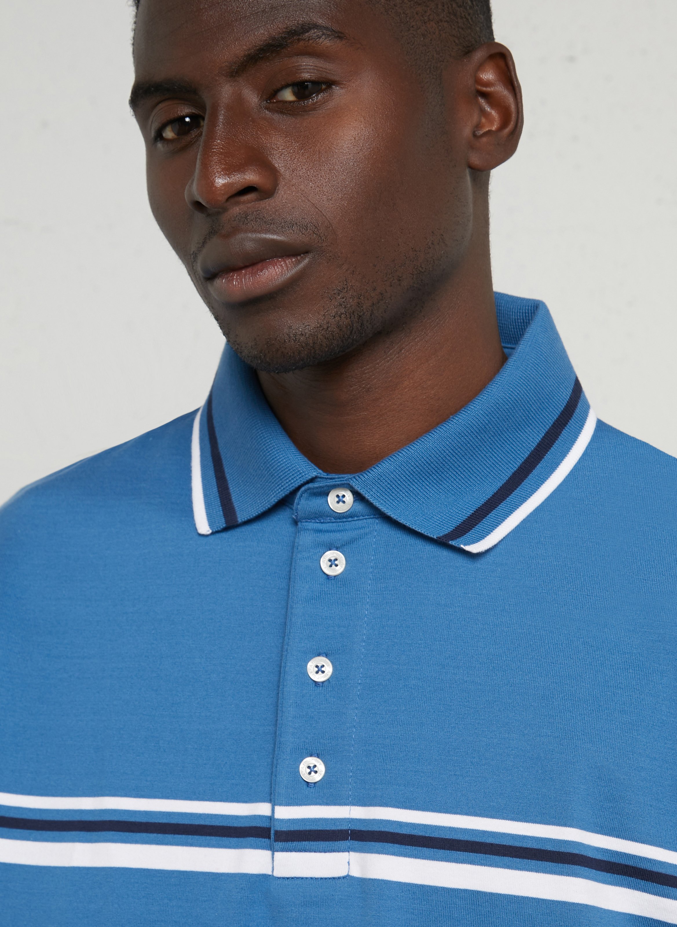 Gerader Polo mit kurzen Streifenärmeln. ARMOR LUX Blau