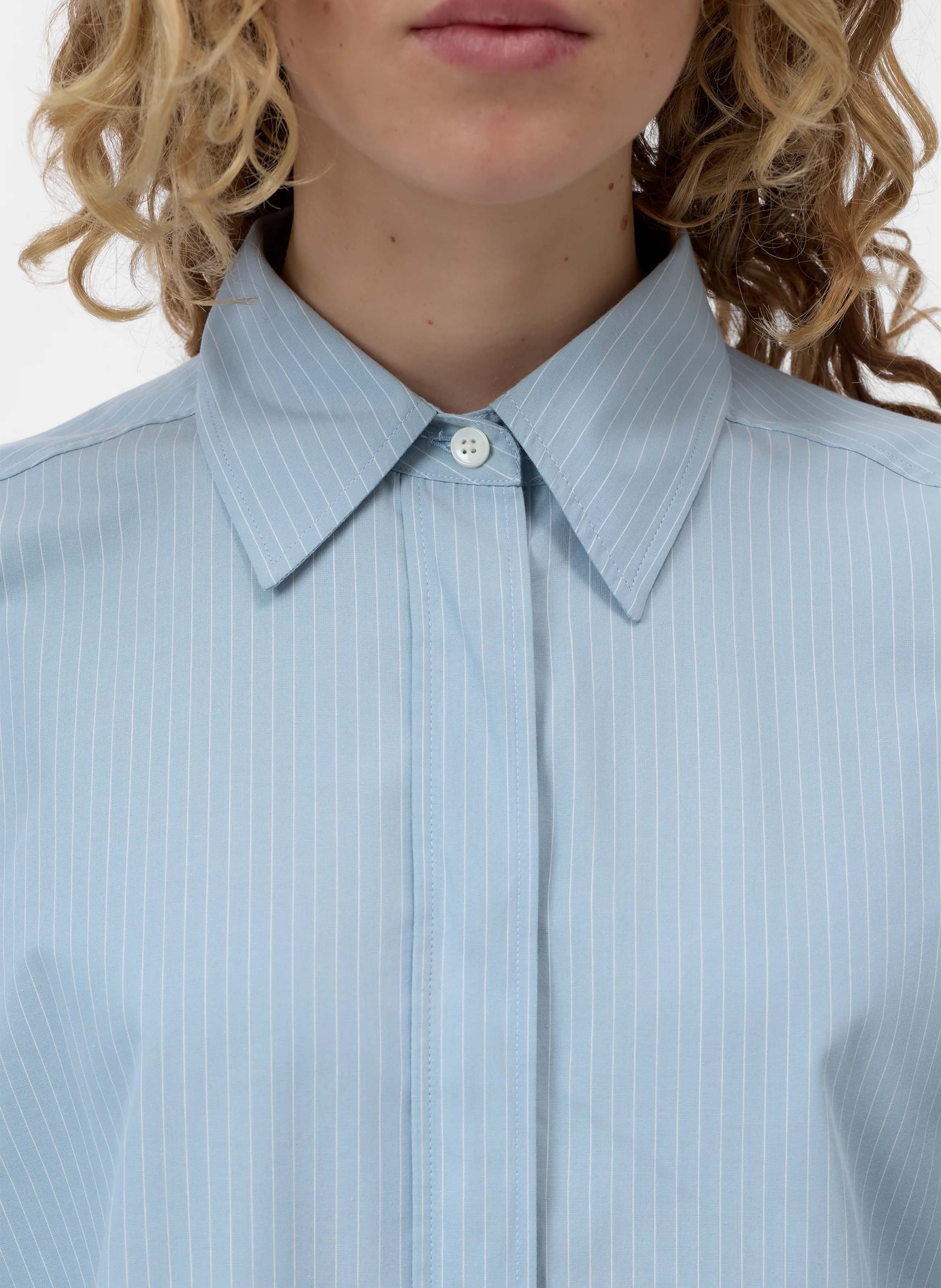 Rechte, gestreepte, katoenen blouse met klassieke kraag CLOSED Blauw