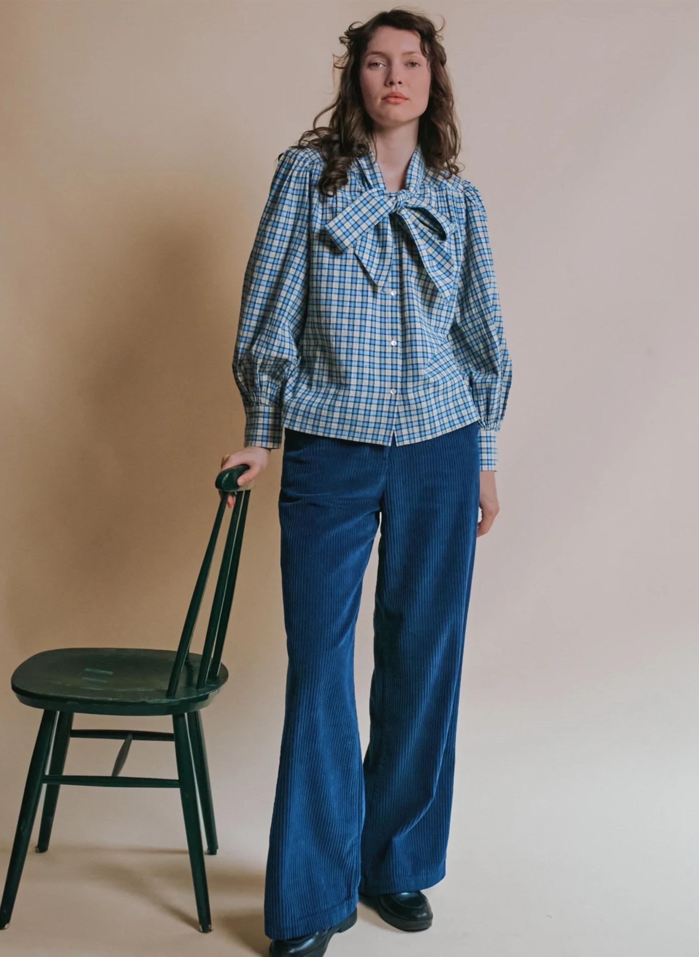 Bluse mit Lavallière-Kragen aus Baumwolle EMILE ET IDA Blau