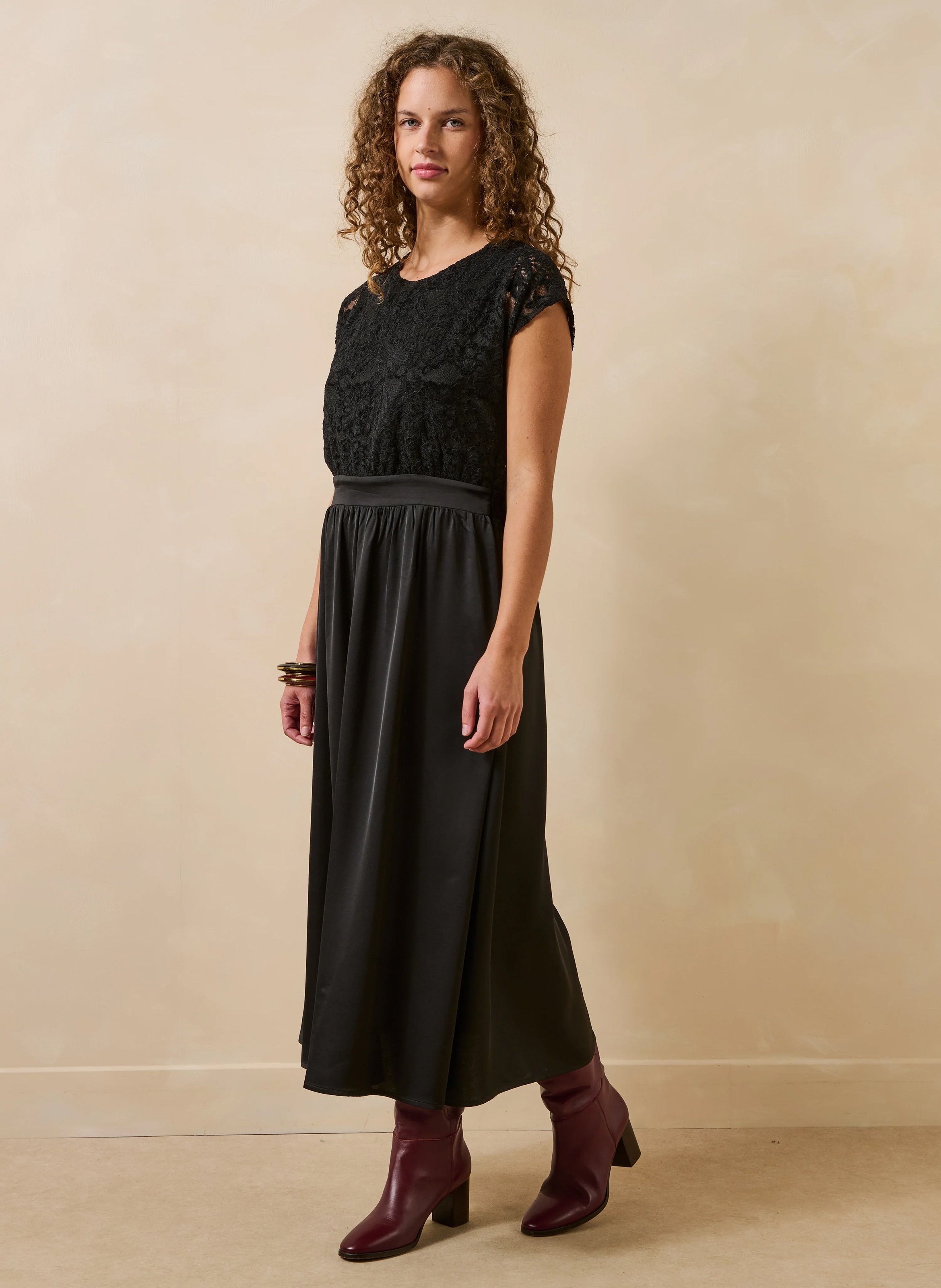 Long round-neck dress with lace and satin detailing LA FEE MARABOUTEE Black