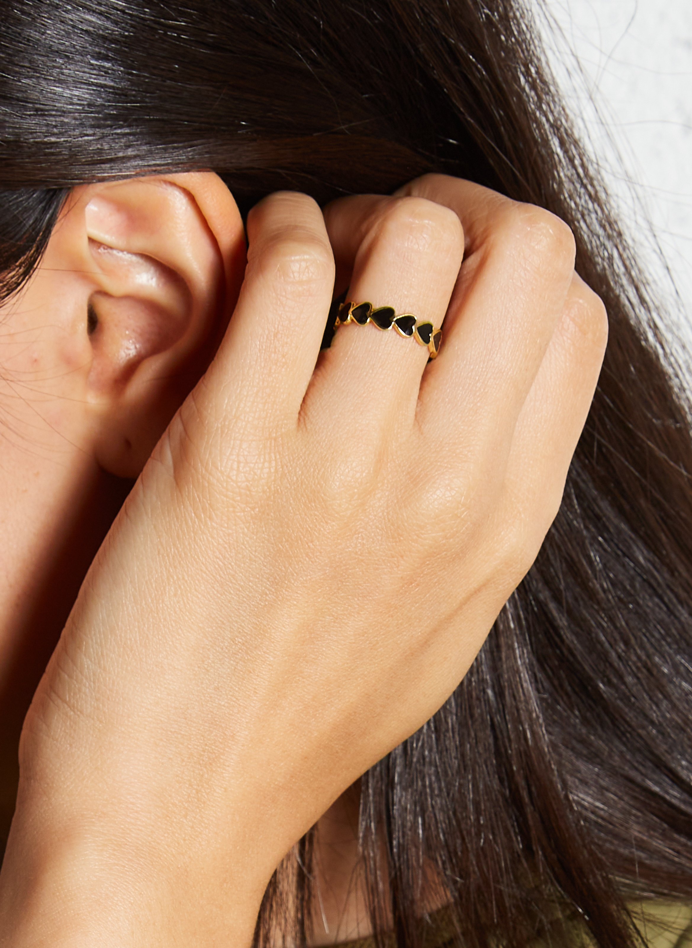 Anillo abierto de latón con motivo de corazón FEEKA Negro