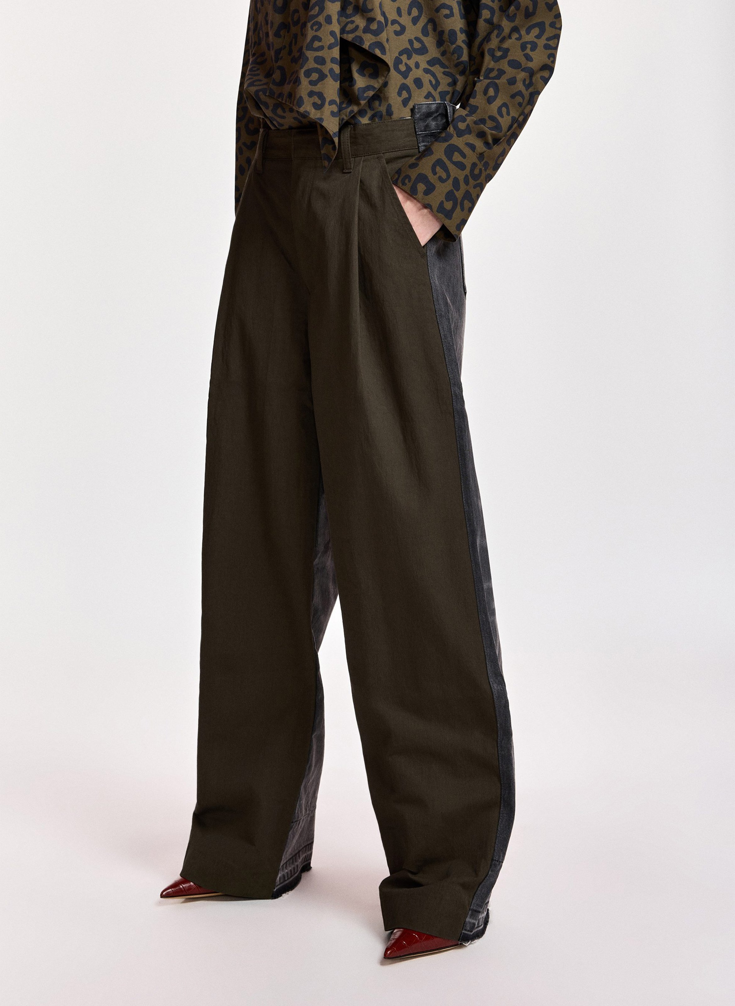 Weites Hose aus Baumwollmischung in Bimaterial ESSENTIEL ANTWERP Grun