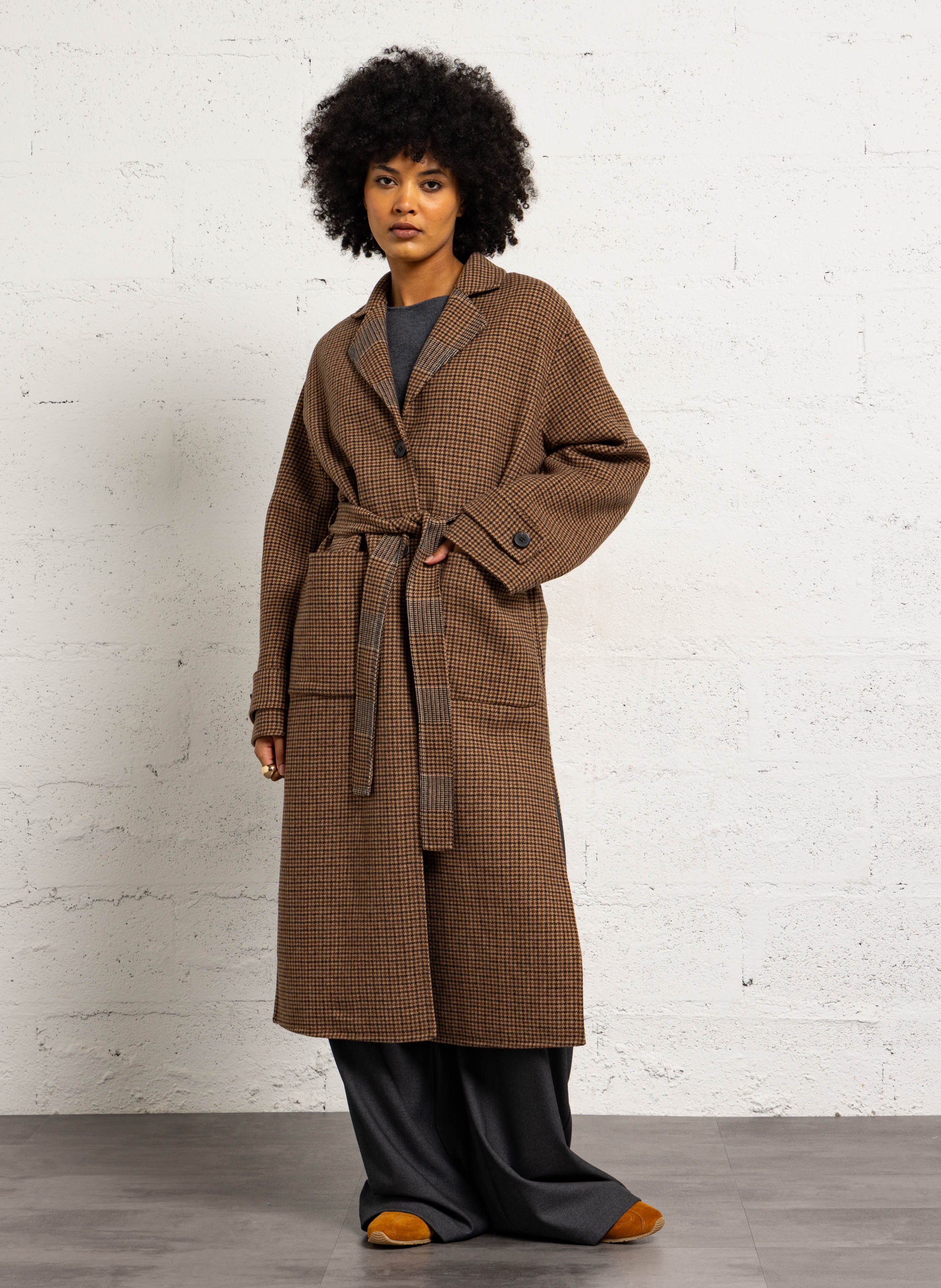 Manteau ceinturé en laine recyclée mélangée SUNCOO Marron