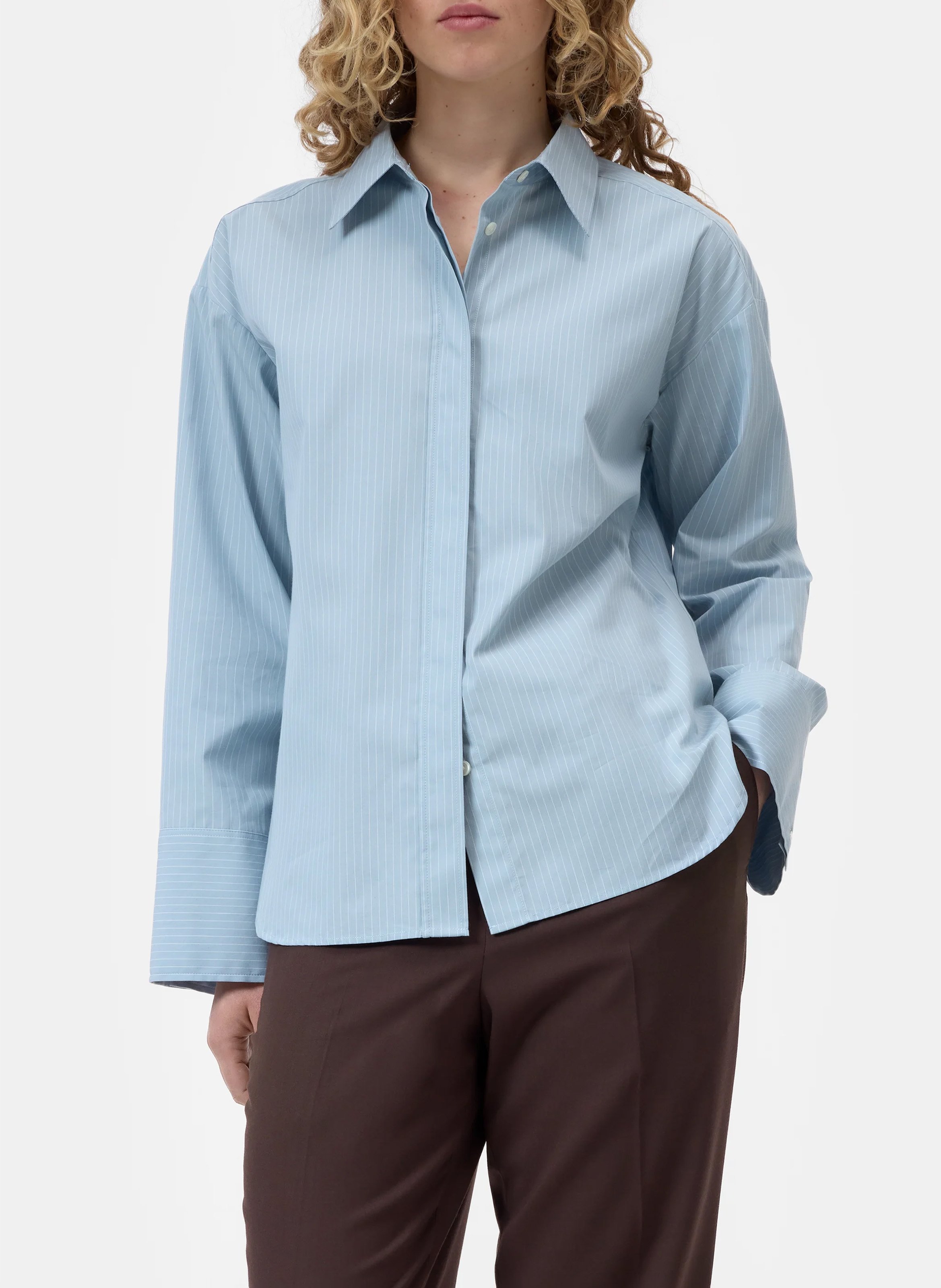 Rechte, gestreepte, katoenen blouse met klassieke kraag CLOSED Blauw