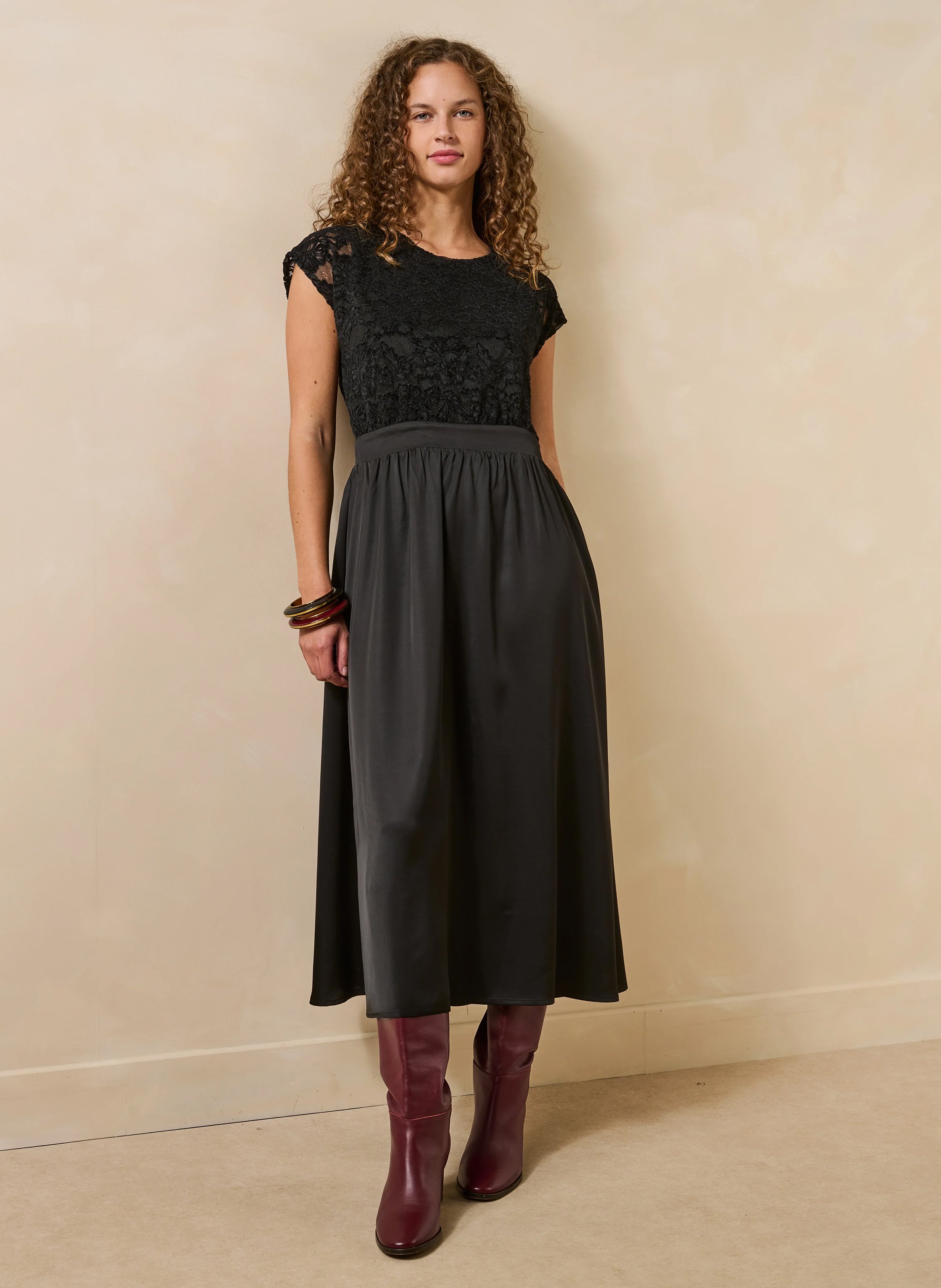 Long round-neck dress with lace and satin detailing LA FEE MARABOUTEE Black