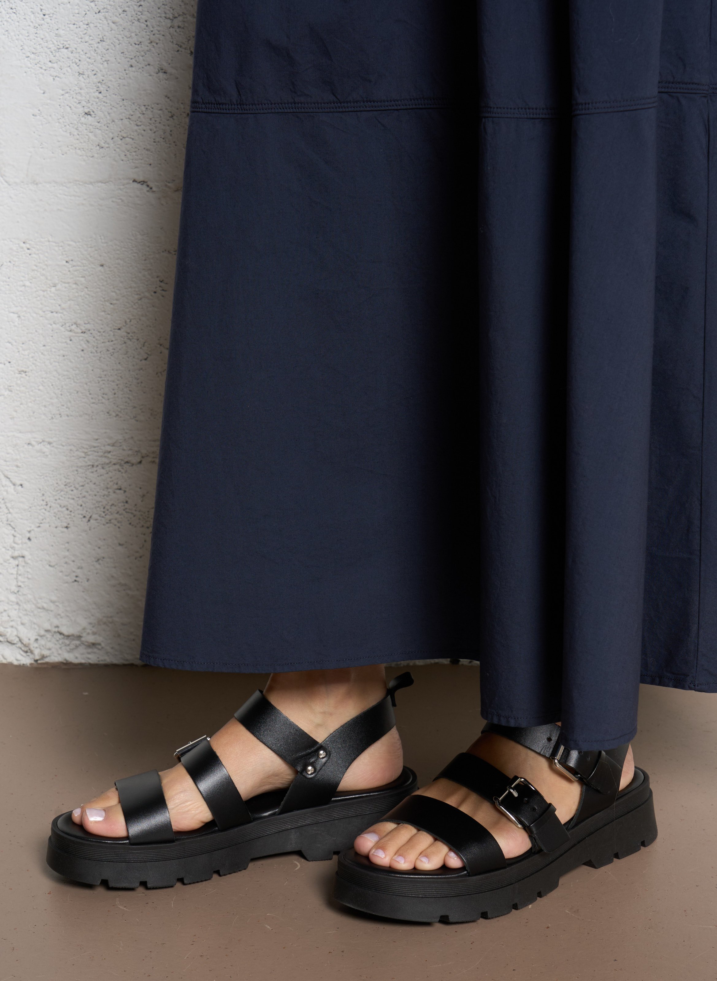 Sandales compensées en cuir REQINS Noir