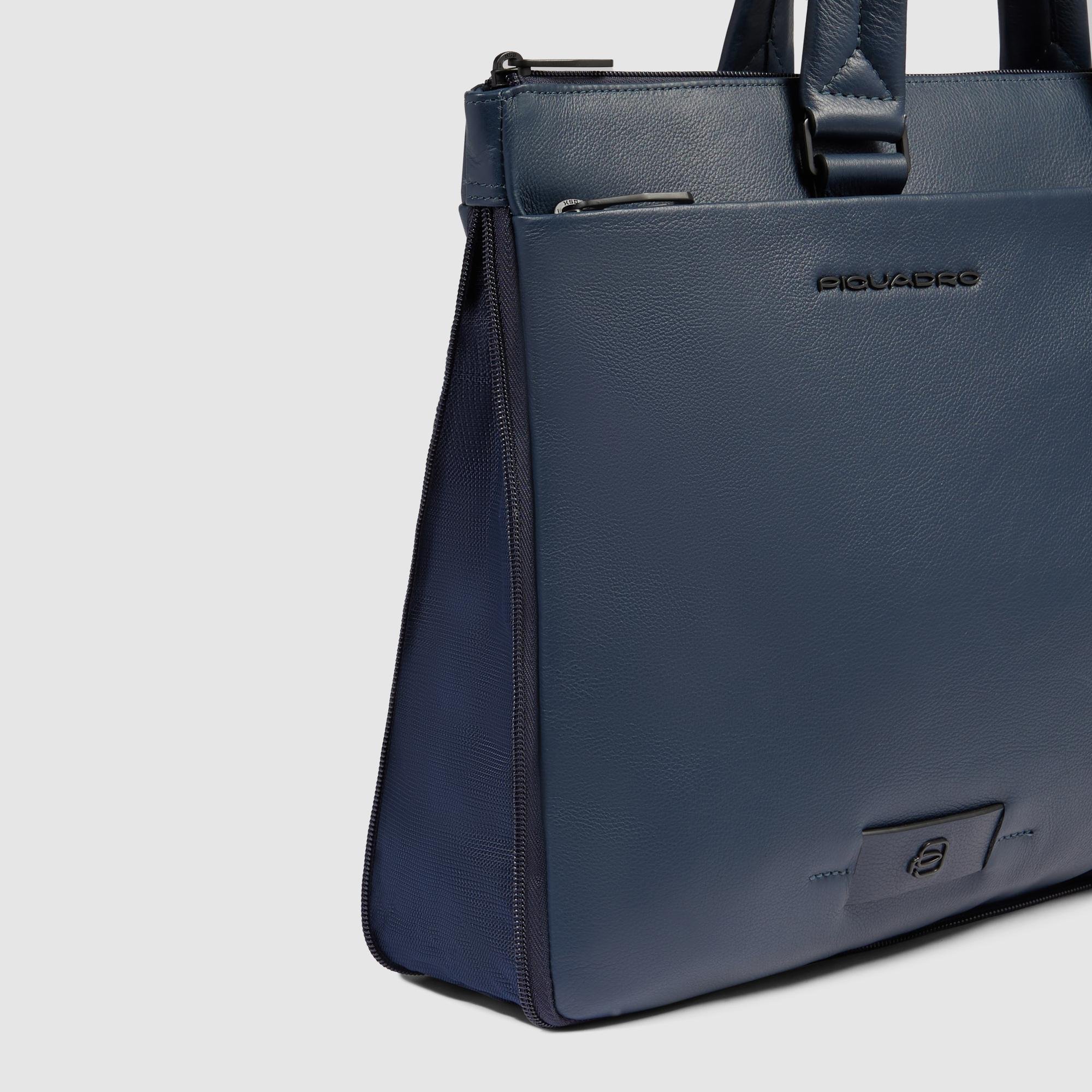 Slim expandable laptop bag for 15.6" PIQUADRO Blue