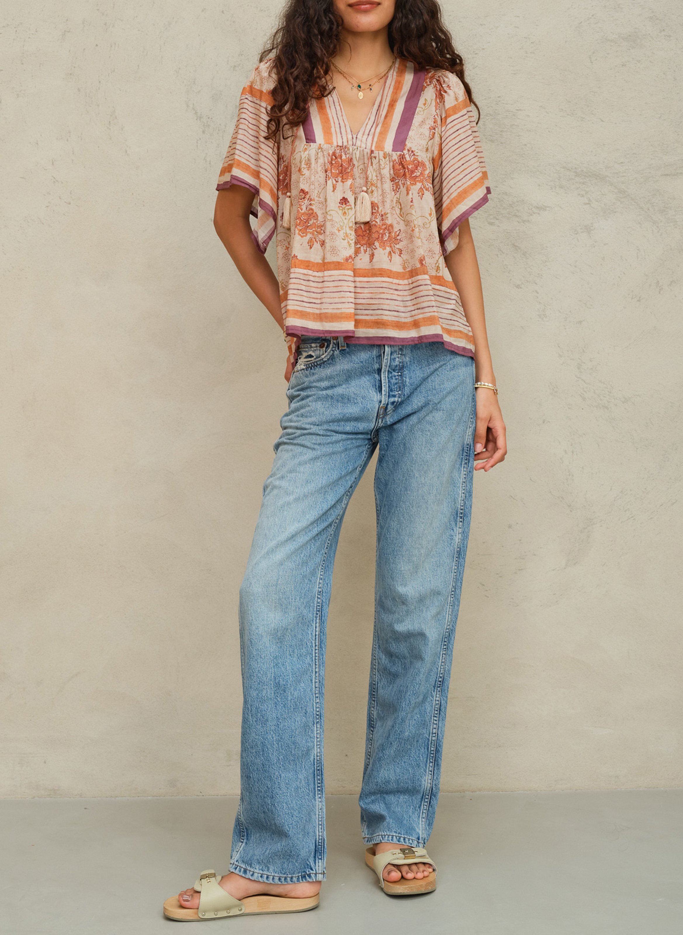 Top oversize cuello en V de algodón estampado M.A.B.E Multicolor