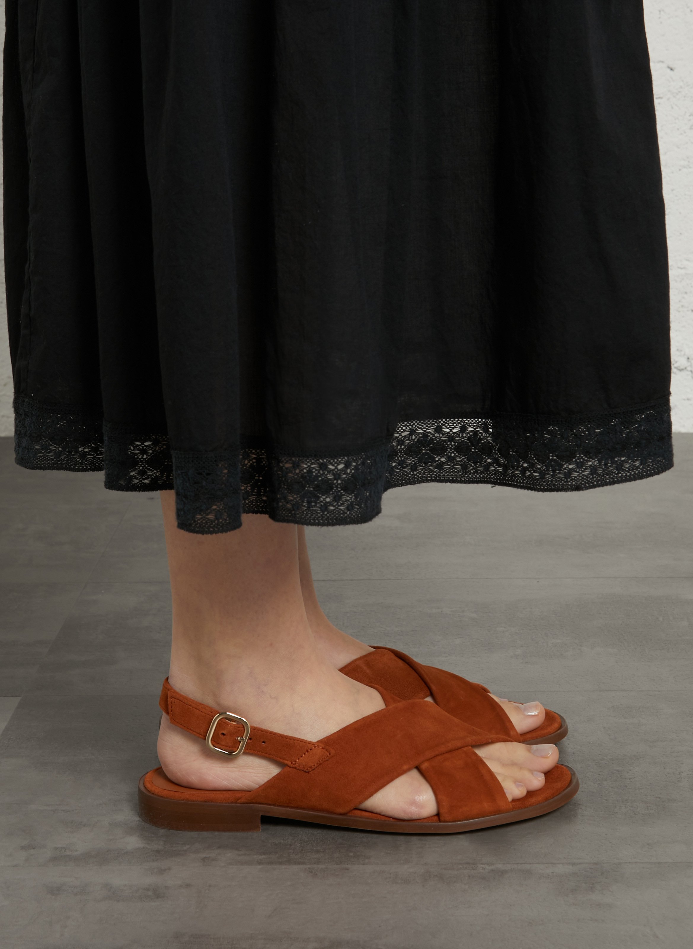 Sandales plates à brides en cuir suédé MAISON TOUFET Marron