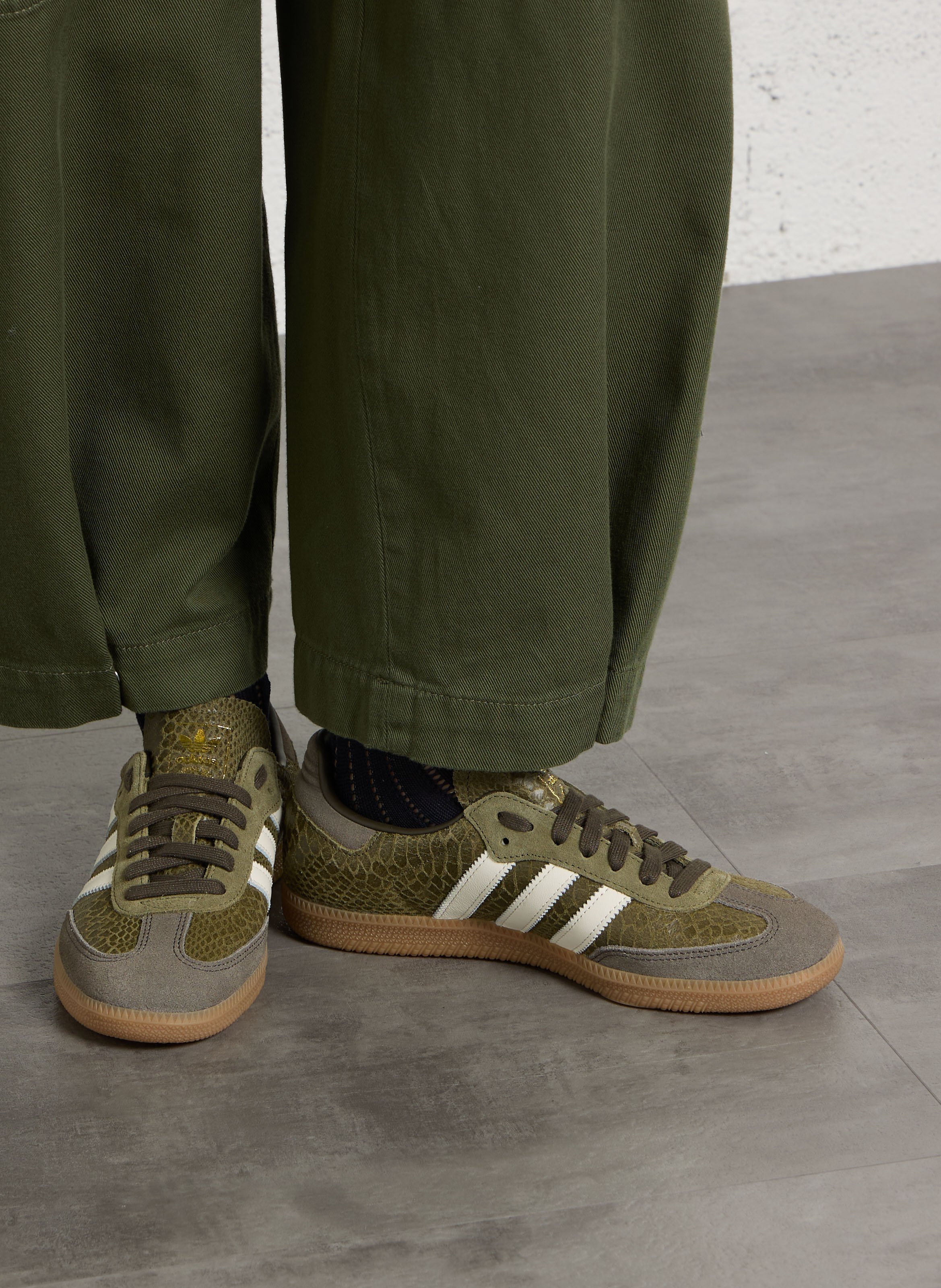 Sneakers mit Krokodilmuster ADIDAS Grun
