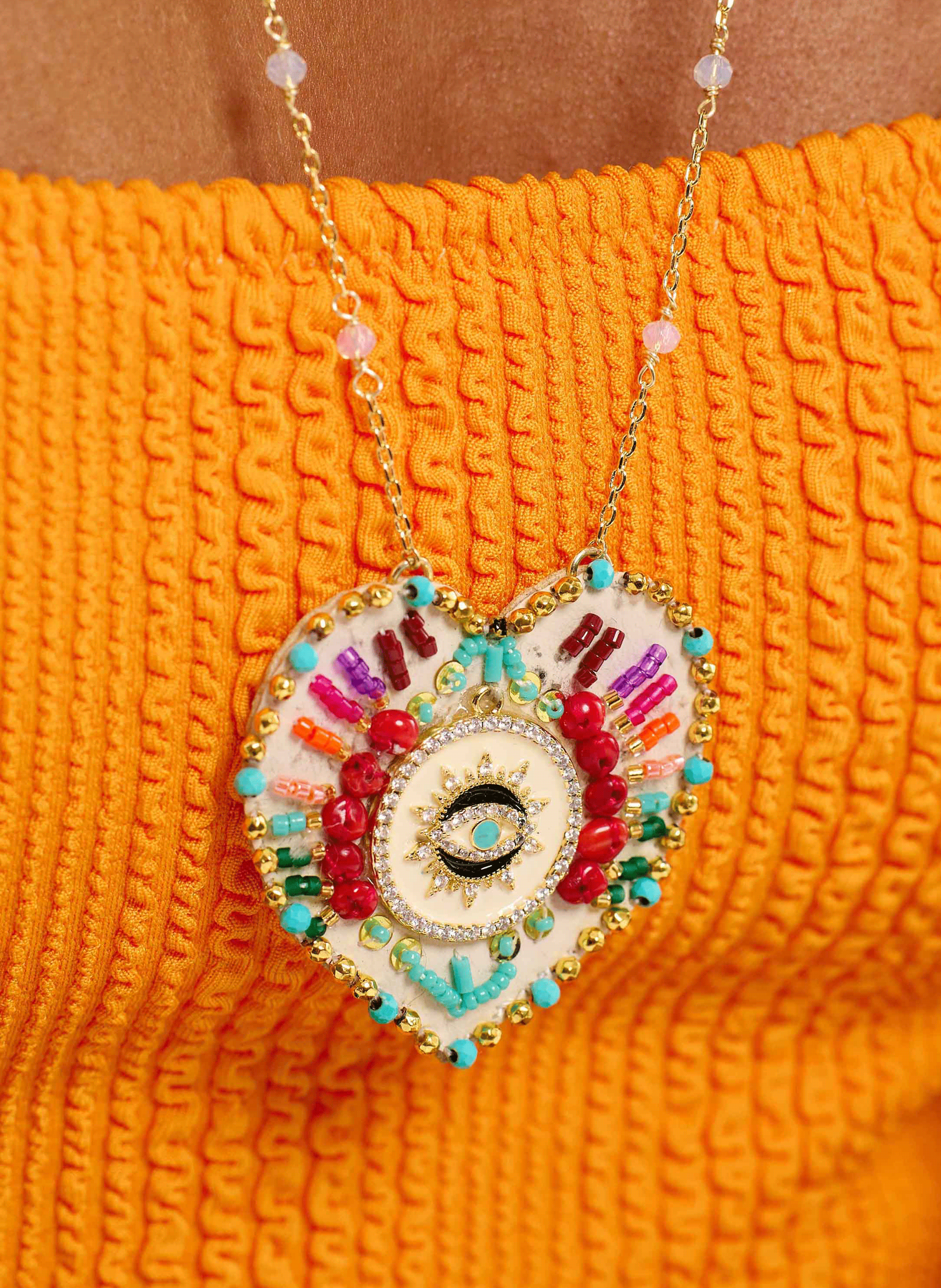 Chain necklace with central charm with pearls HIPANEMA White