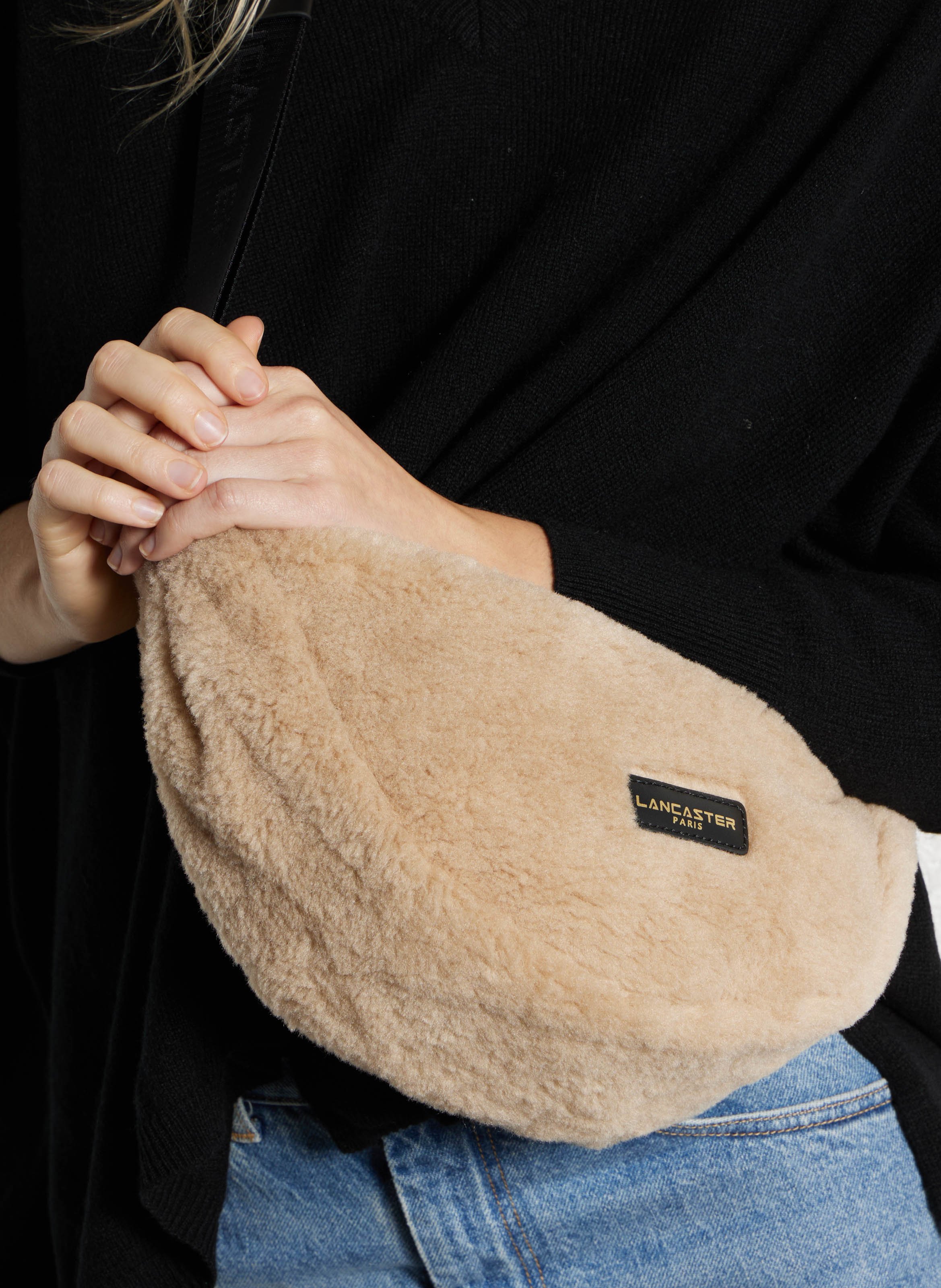 Sac bandoulière en cuir LANCASTER PARIS Noir