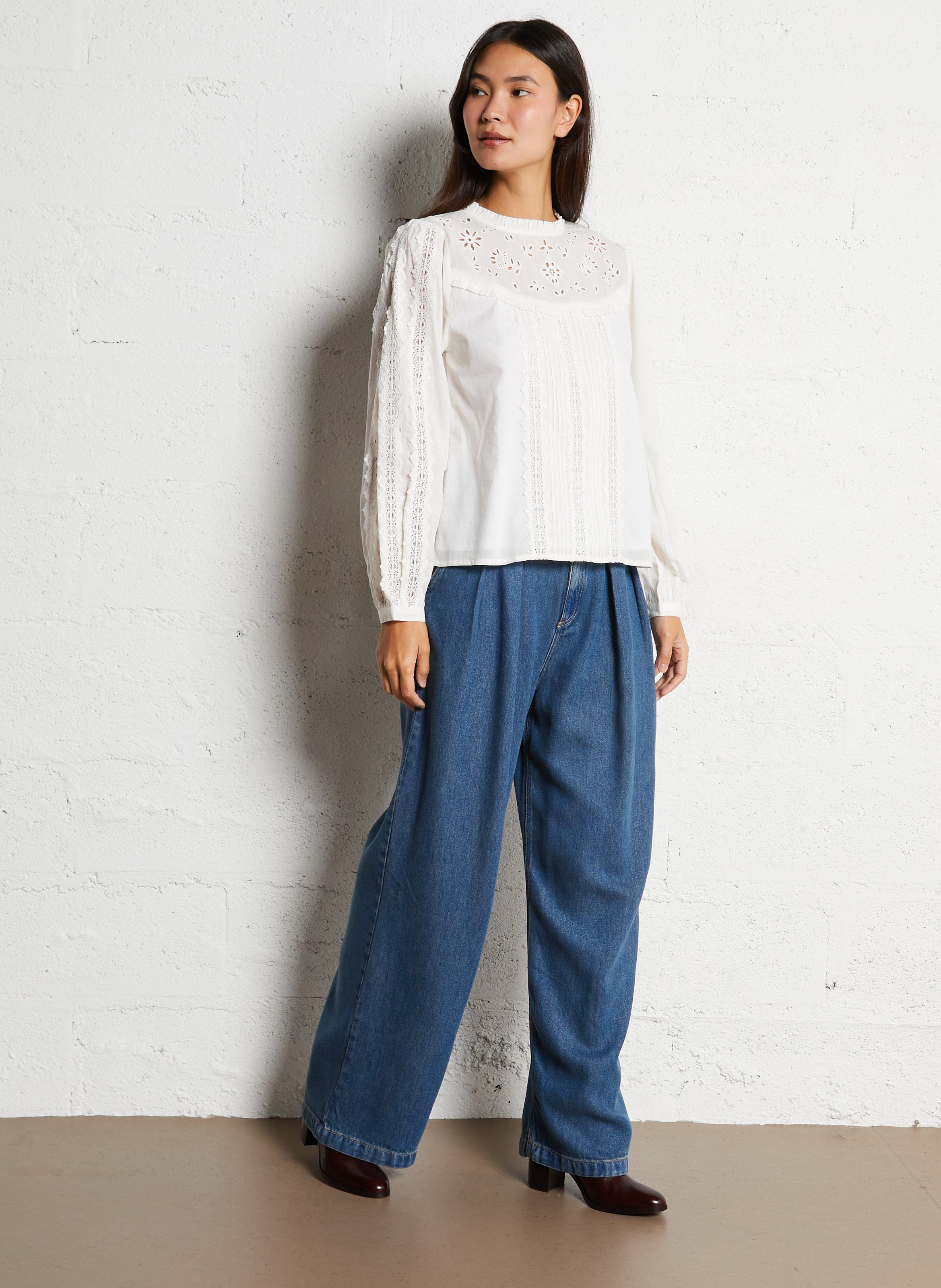 Gerade geschnittene Bluse mit rundem Ausschnitt aus bestickter Baumwolle THE NEW SOCIETY Weiss