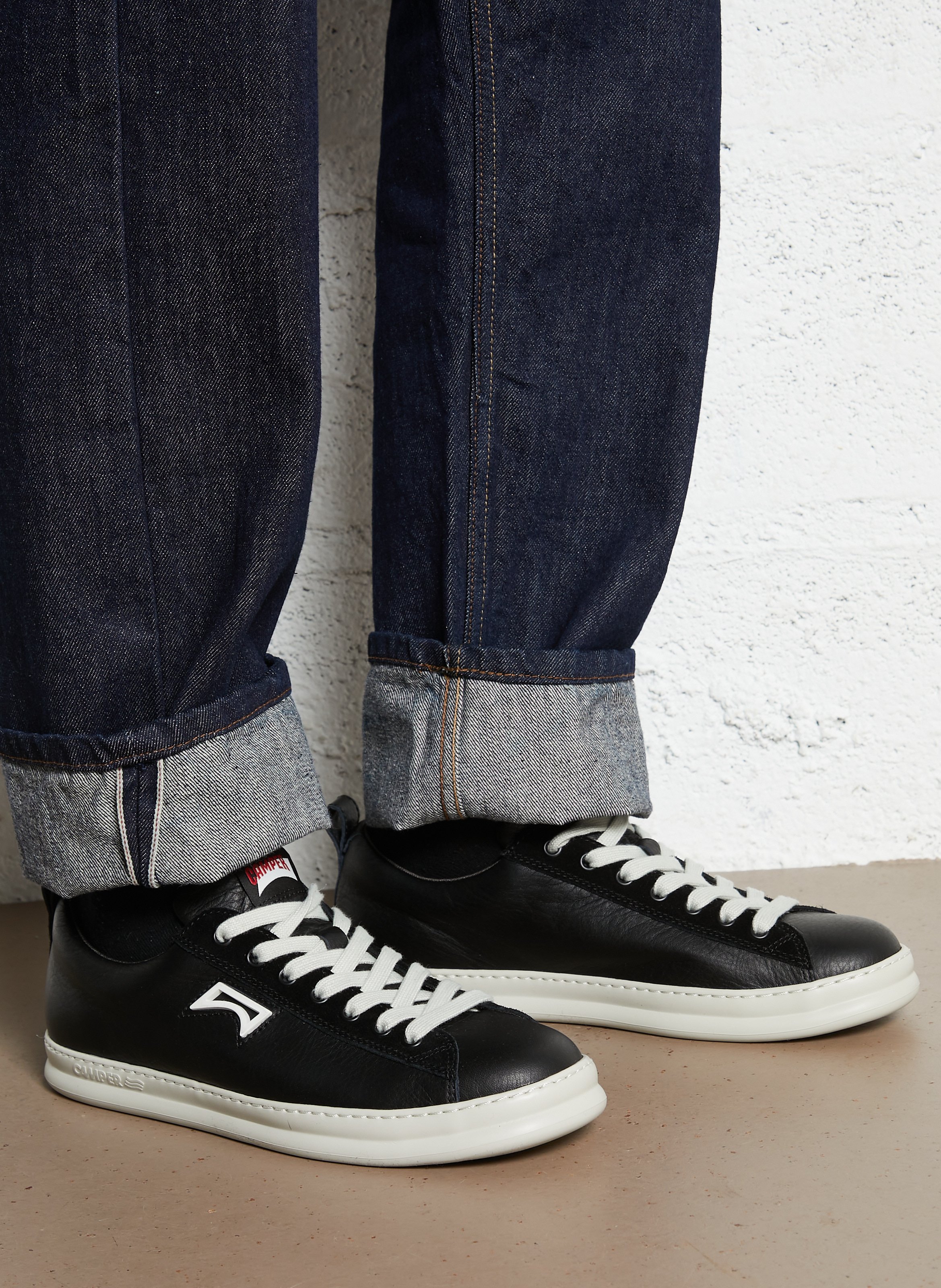 Baskets basses unies en cuir CAMPER Noir