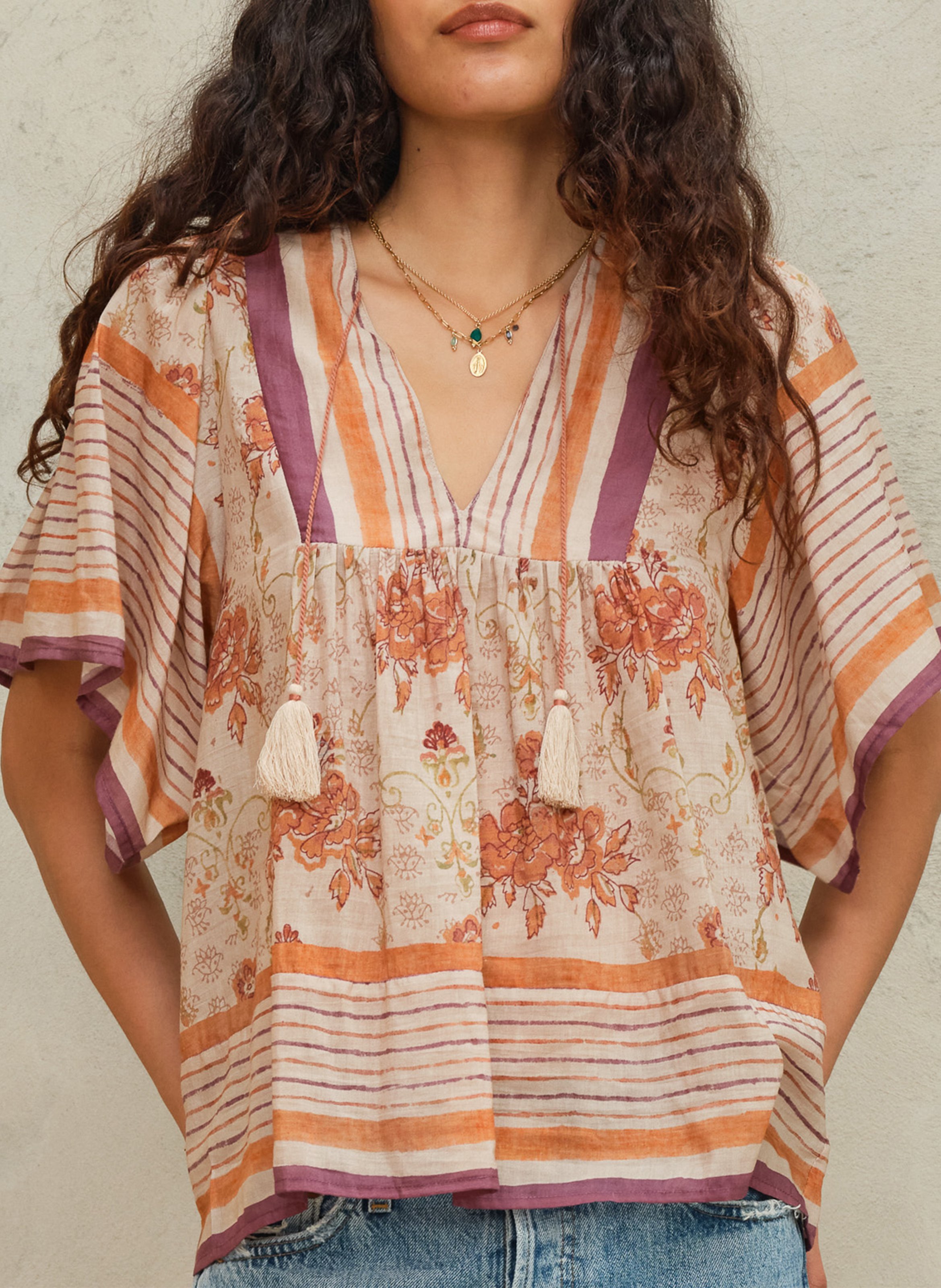 Top oversize cuello en V de algodón estampado M.A.B.E Multicolor