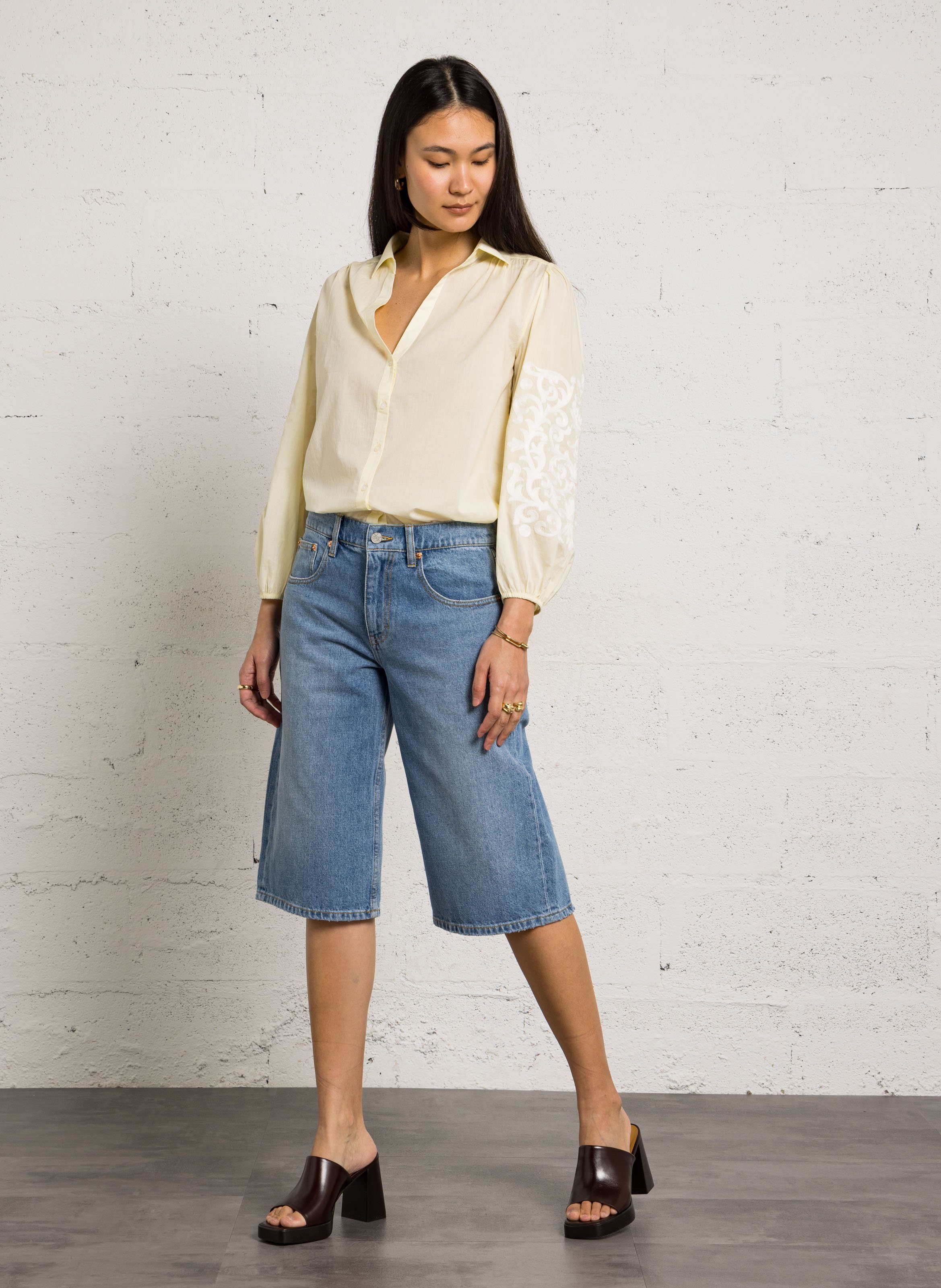 Blouse met V-hals en knoopsluiting van katoen - Look 1