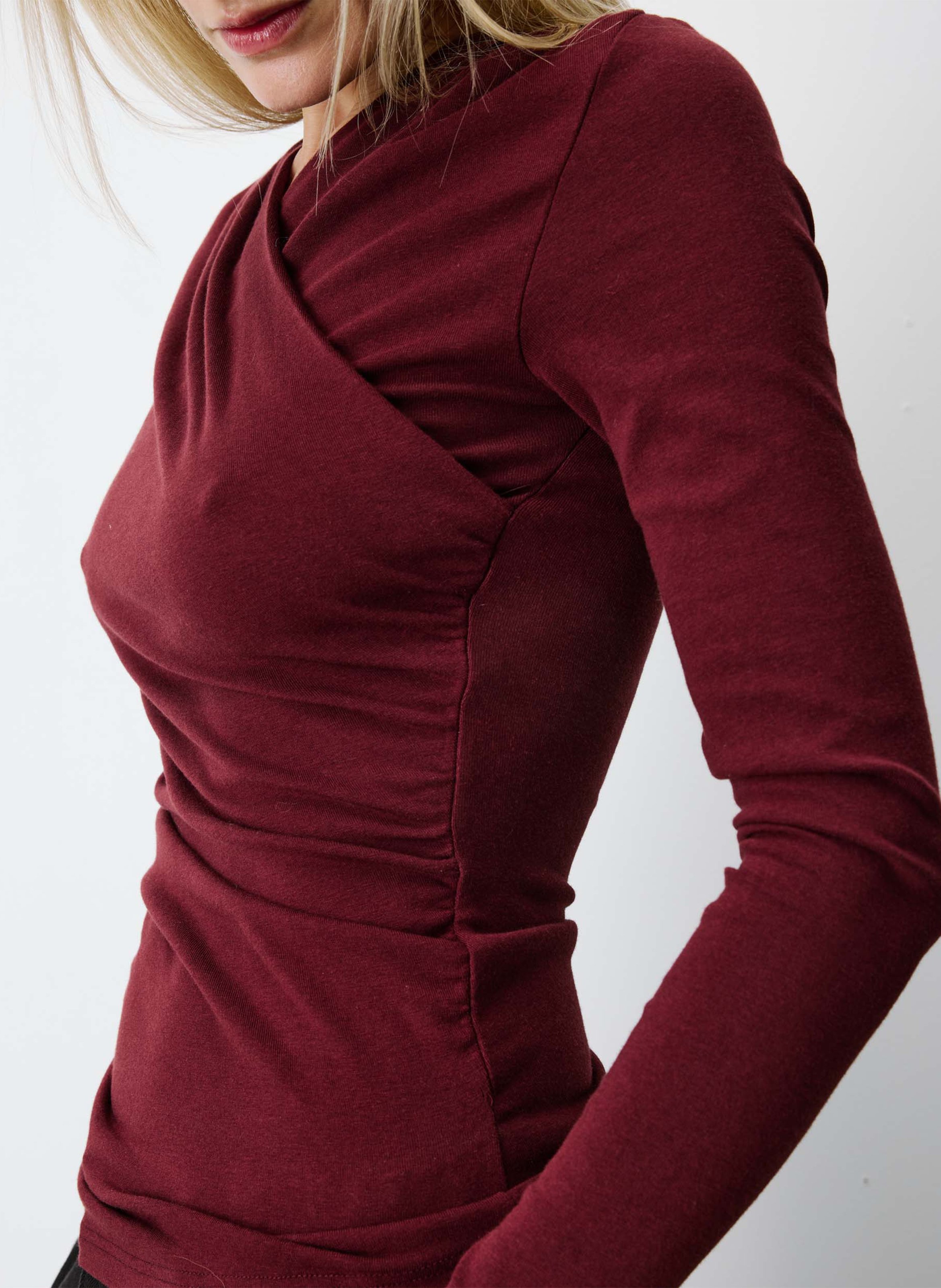 Form-fitting V-neck T-shirt | Red GRACE ET MILA Women