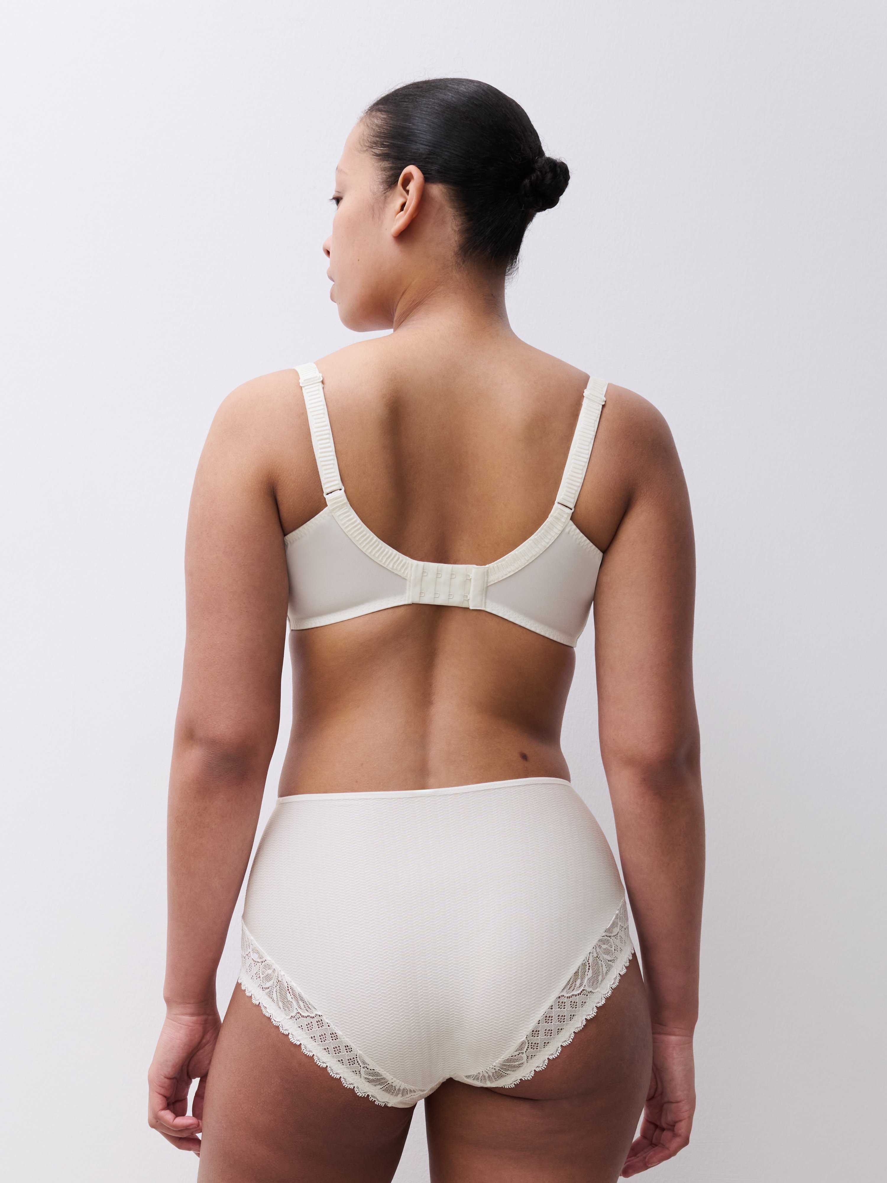 Full-cup bra CHANTELLE White