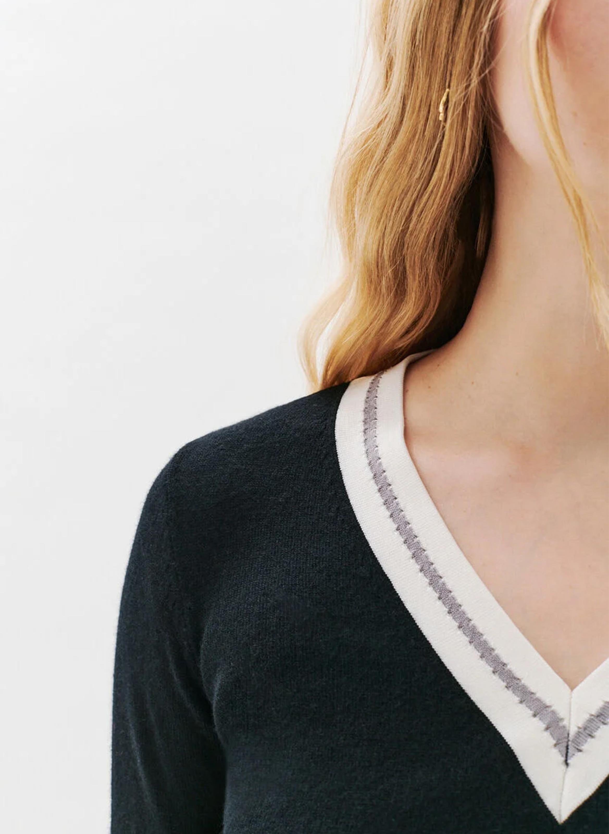 Gerade geschnittener Pullover aus Wollmix mit V-Ausschnitt CAROLL Schwarz