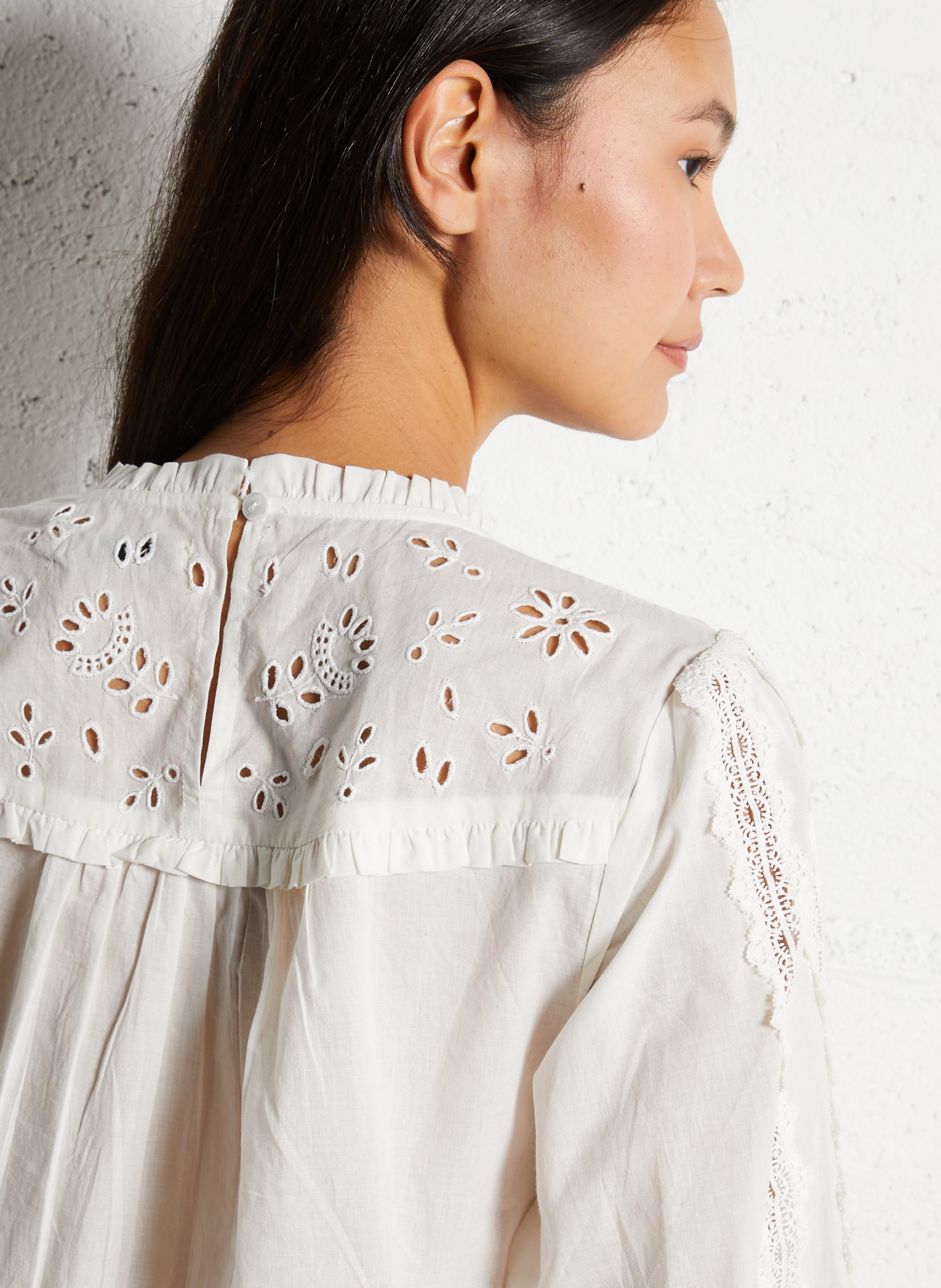 Gerade geschnittene Bluse mit rundem Ausschnitt aus bestickter Baumwolle THE NEW SOCIETY Weiss